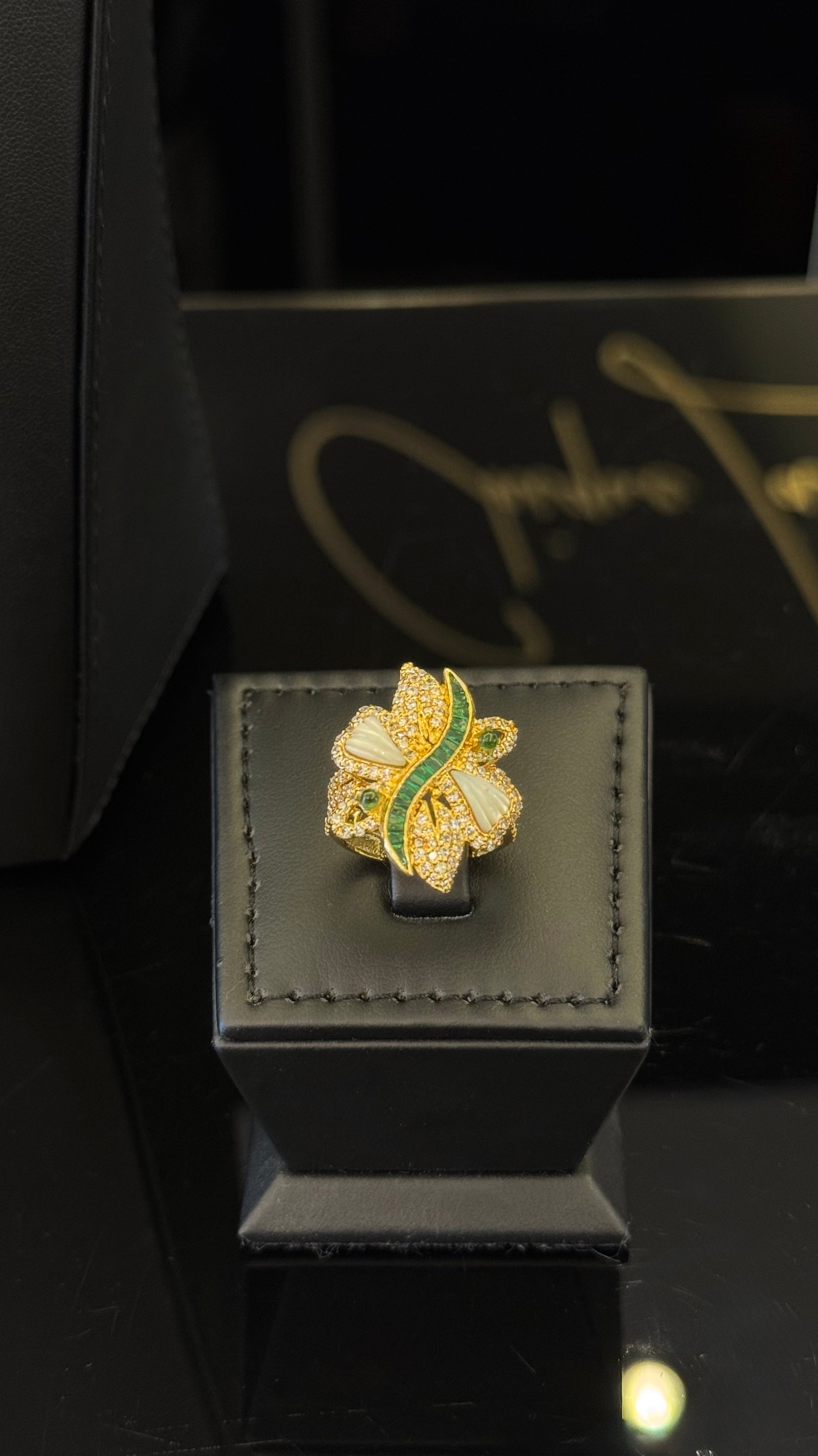 HESSA | VINTAGE GREEN