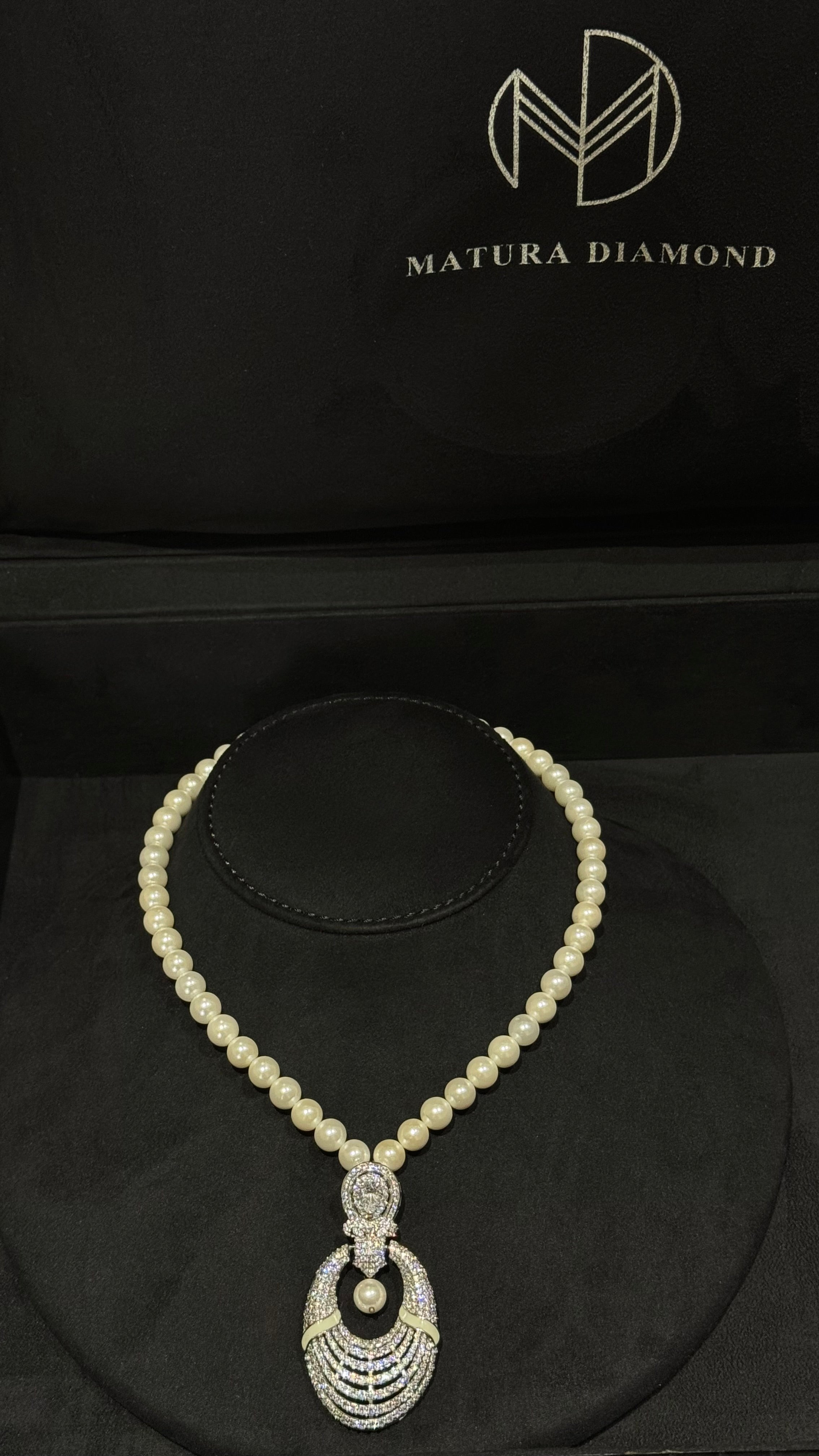 038 | SILVER & PEARLS