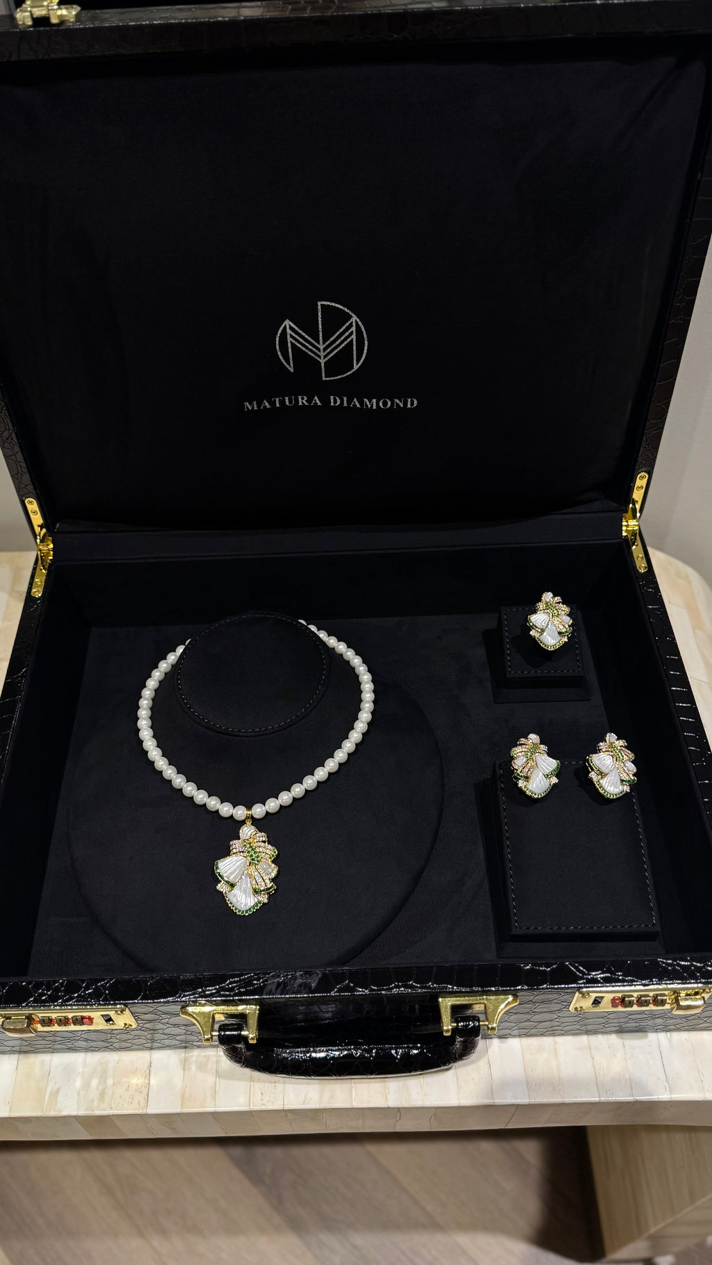 VINTAGE NO.2 | GREEN & SILVER & PEARLS