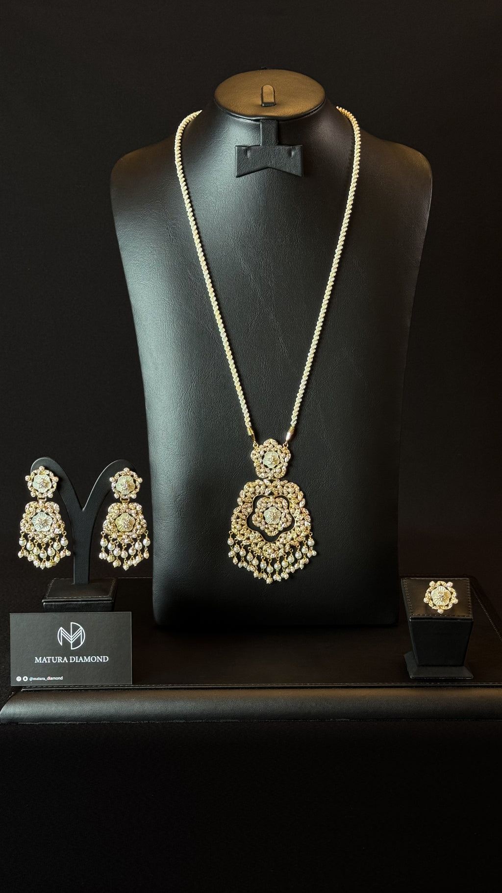 NO.020 | PEARLS & WHITE & GOLDEN