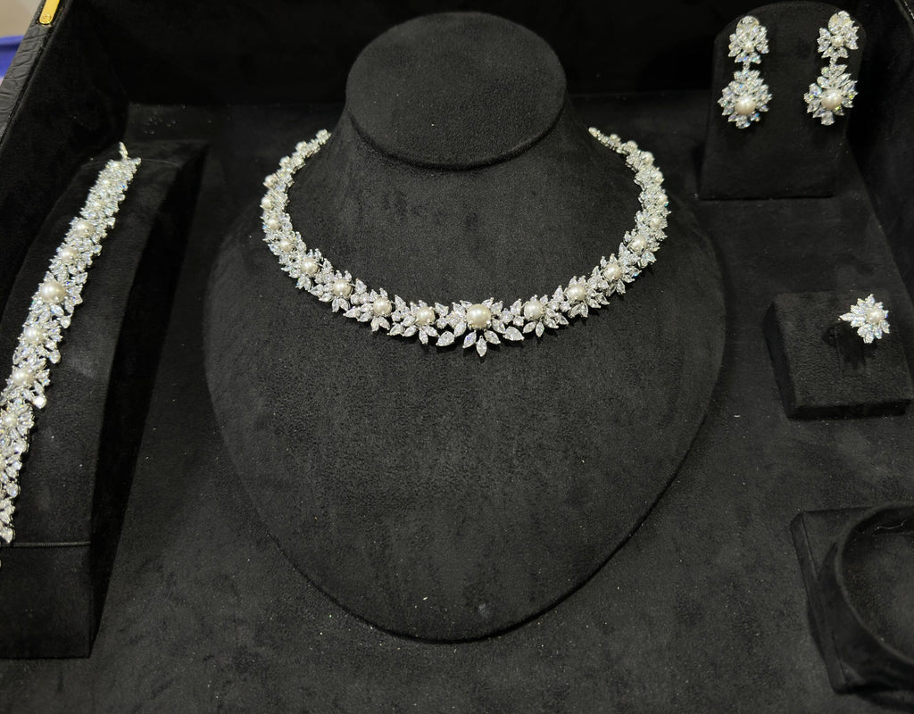 CHOKER WRD | PEARLS