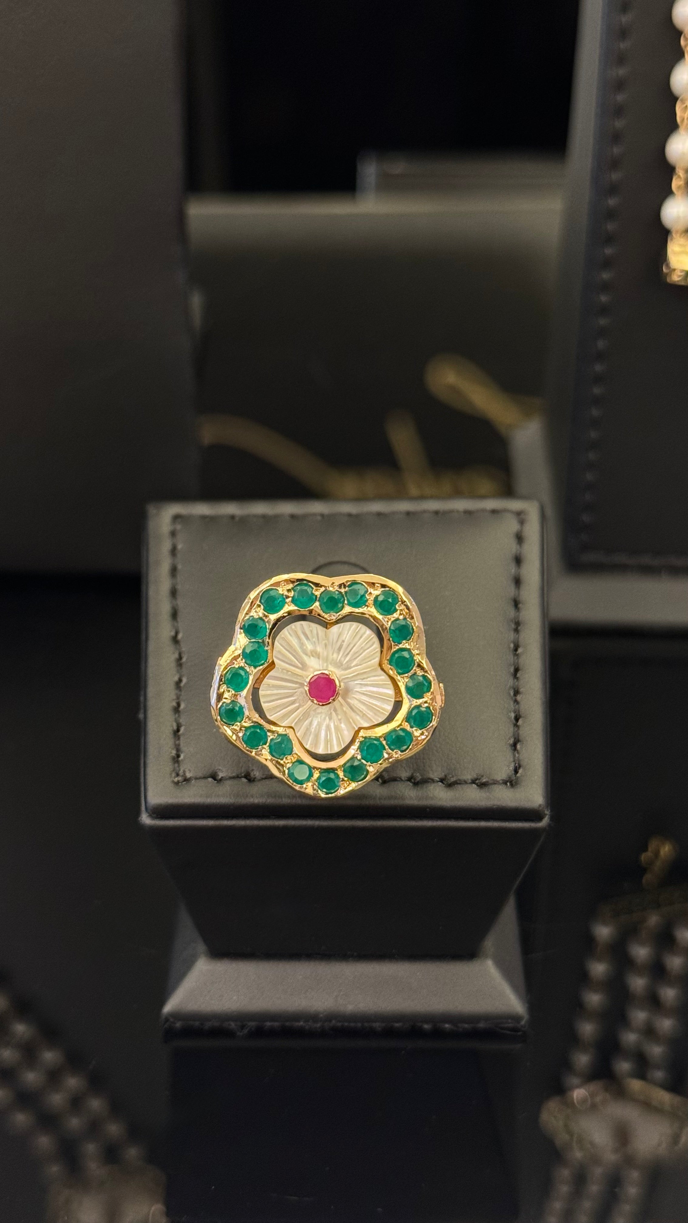 NO.030 | PEARLS & GOLDEN