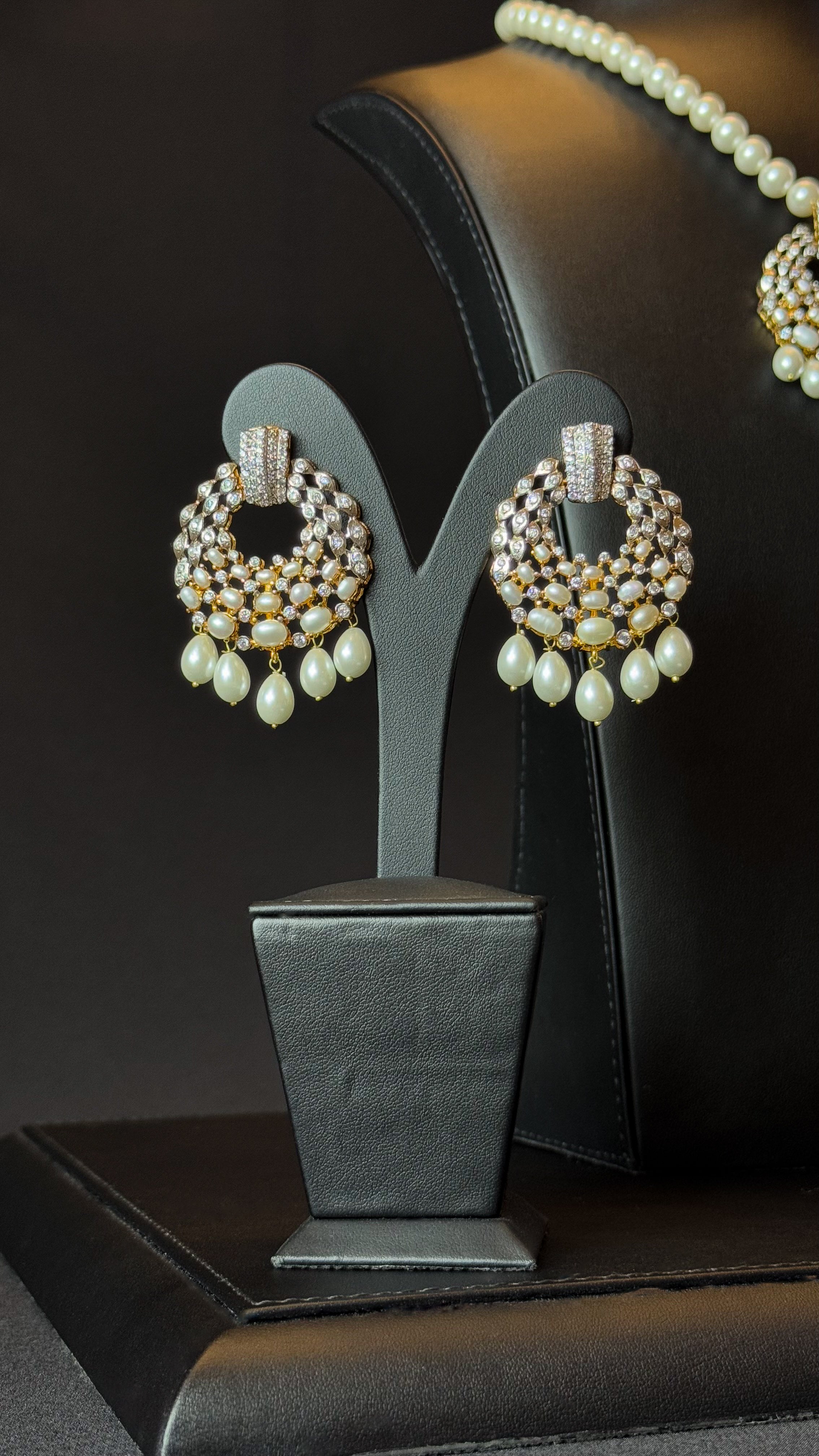 WHITE | SILVER & GOLDEN