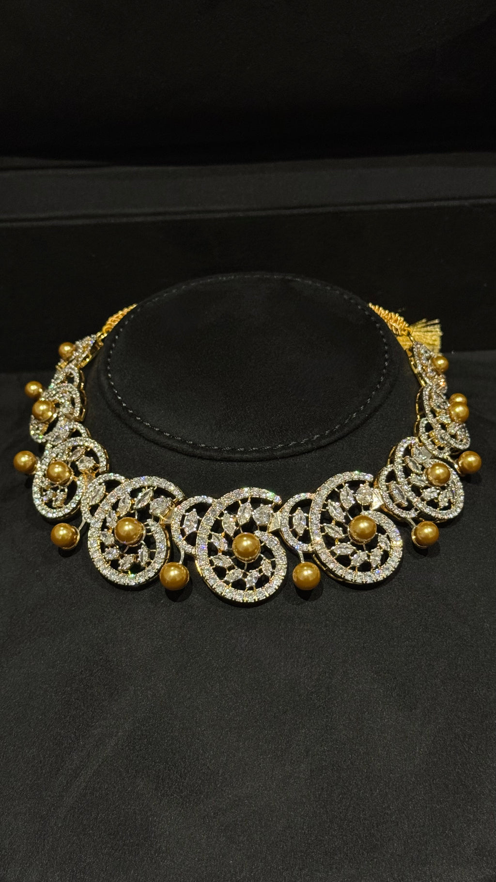 042 | SILVER & PEARLS