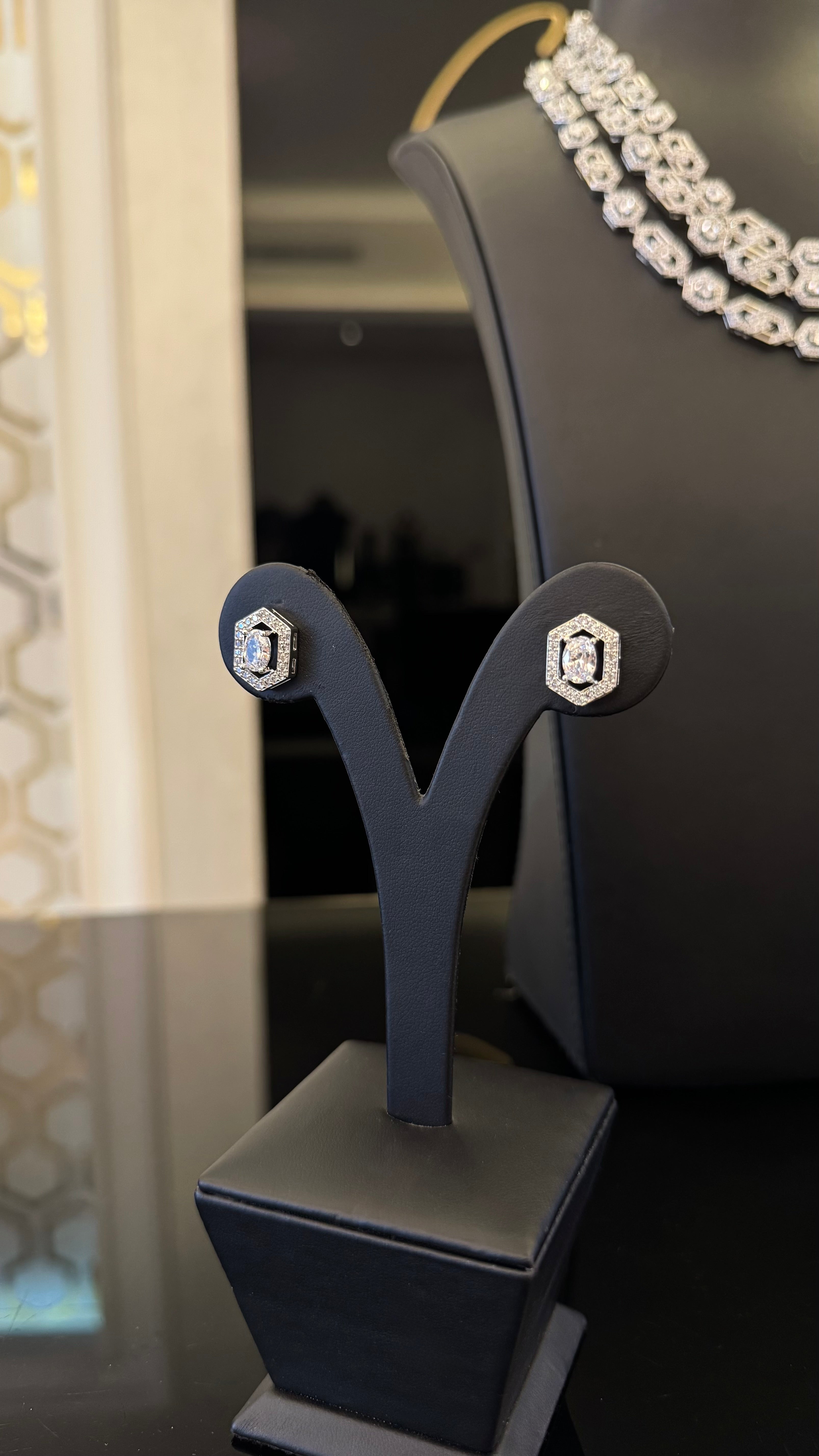 ALRAMTHA | LINES & WHITE