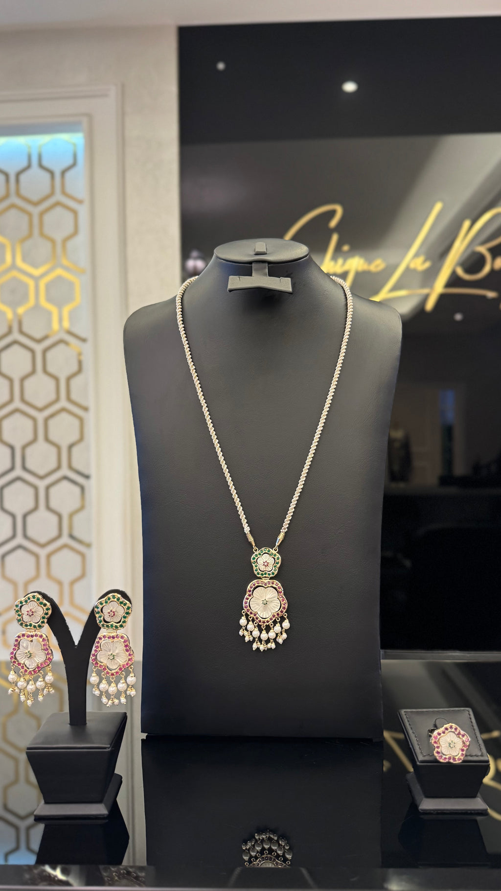 NO.032 | RED & GREEN