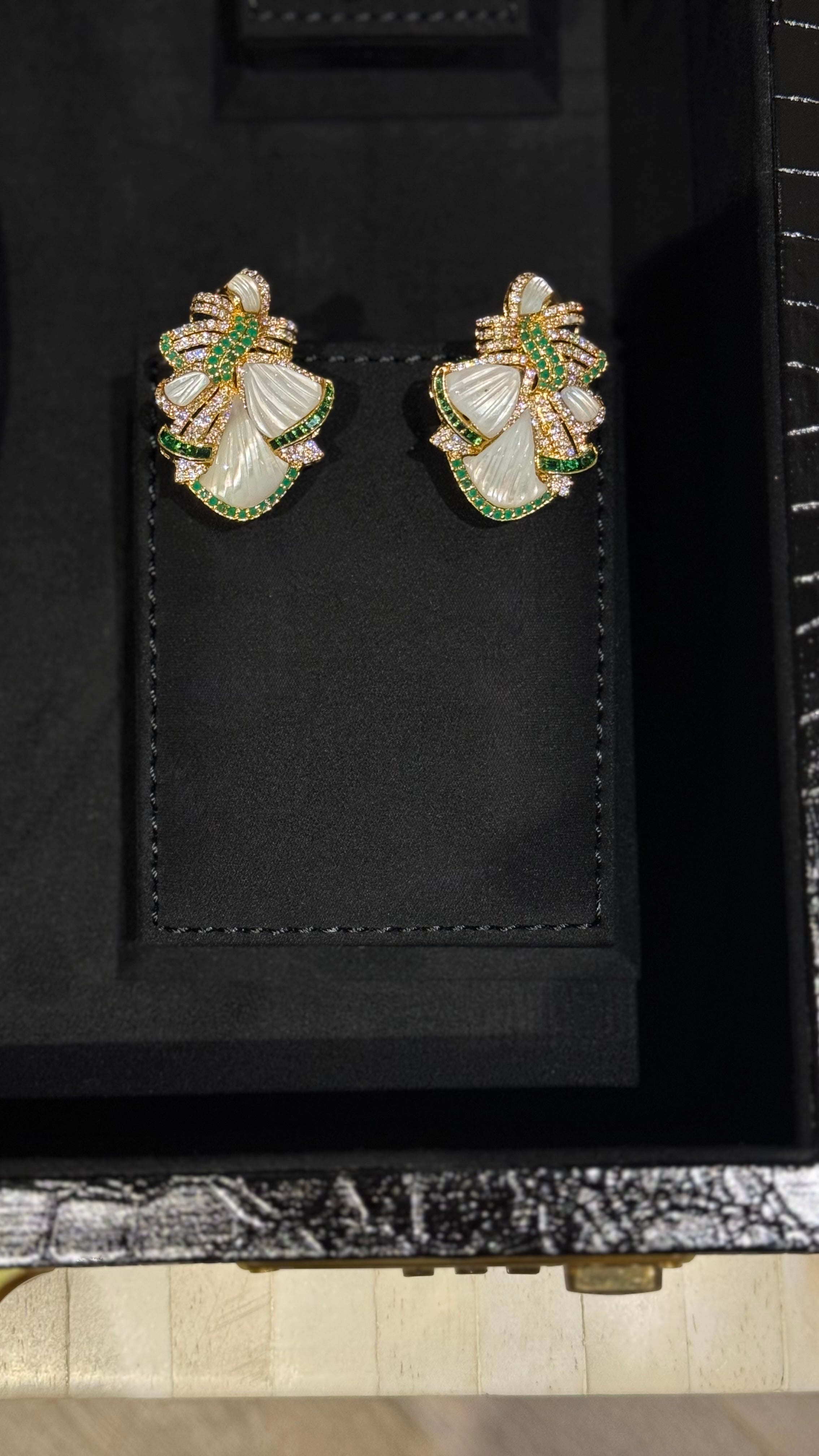 VINTAGE NO.2 | GREEN & SILVER & PEARLS