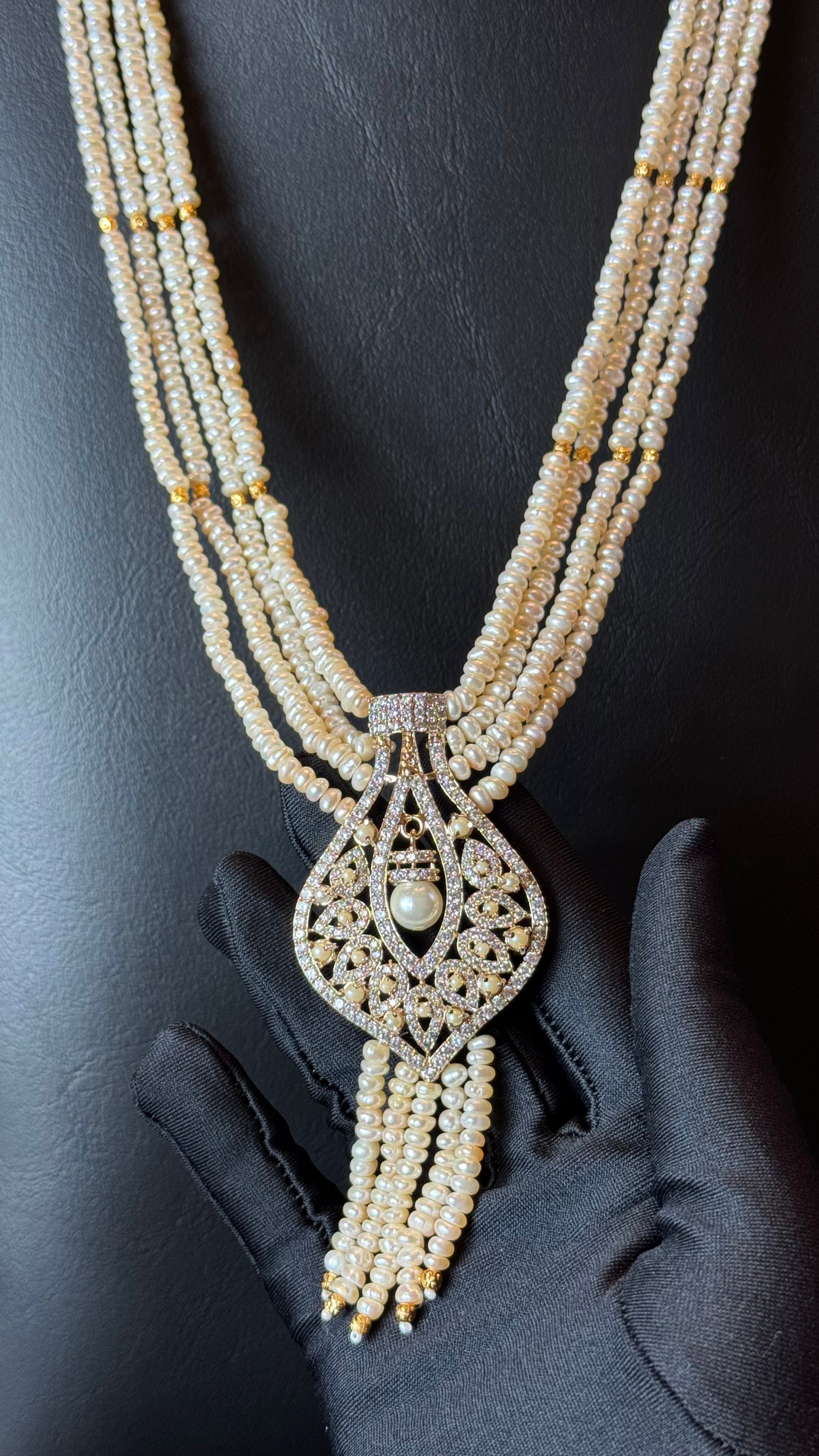 MZON | PEARLS & WHITE