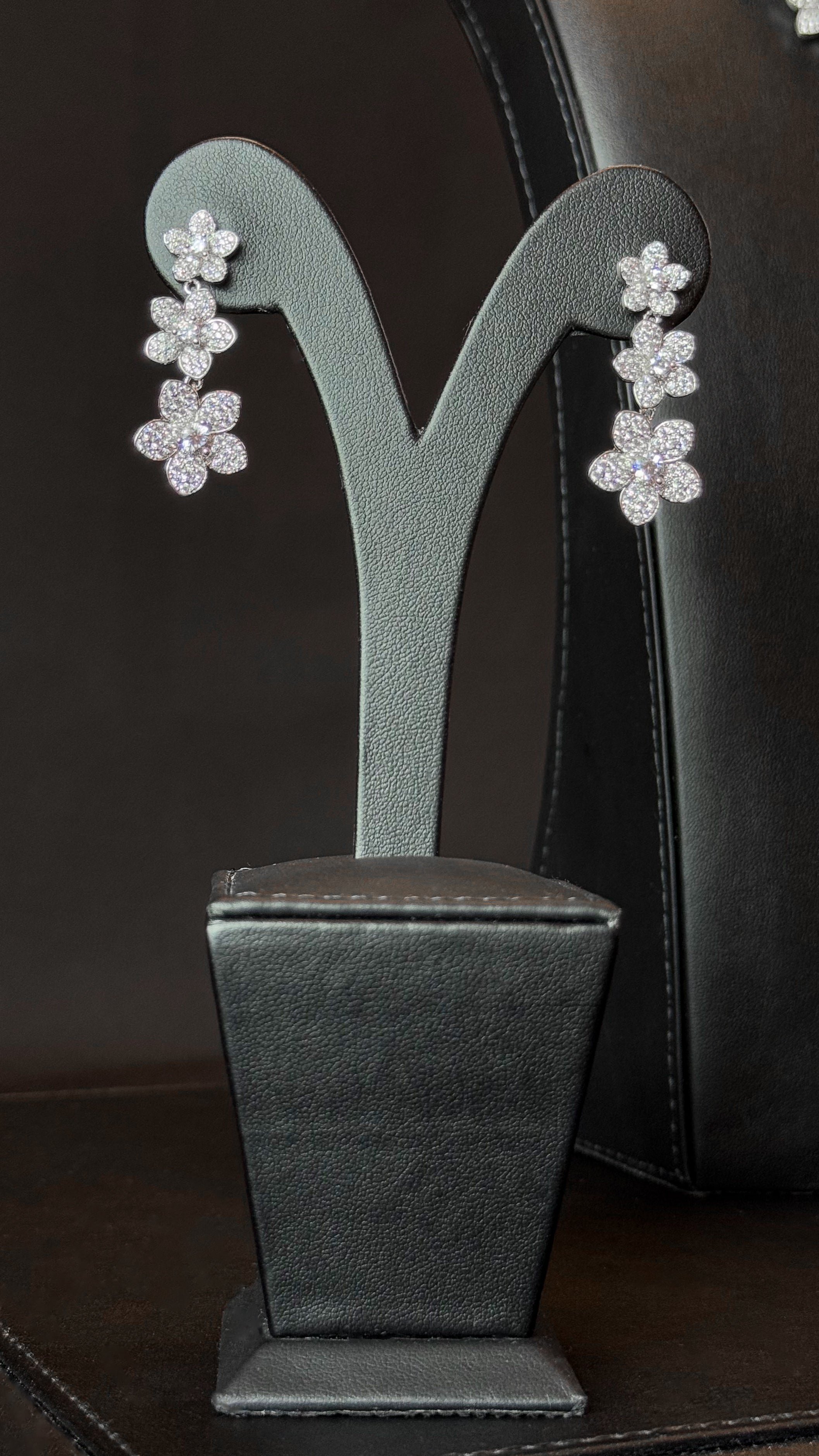 FLOWERS | WHITE