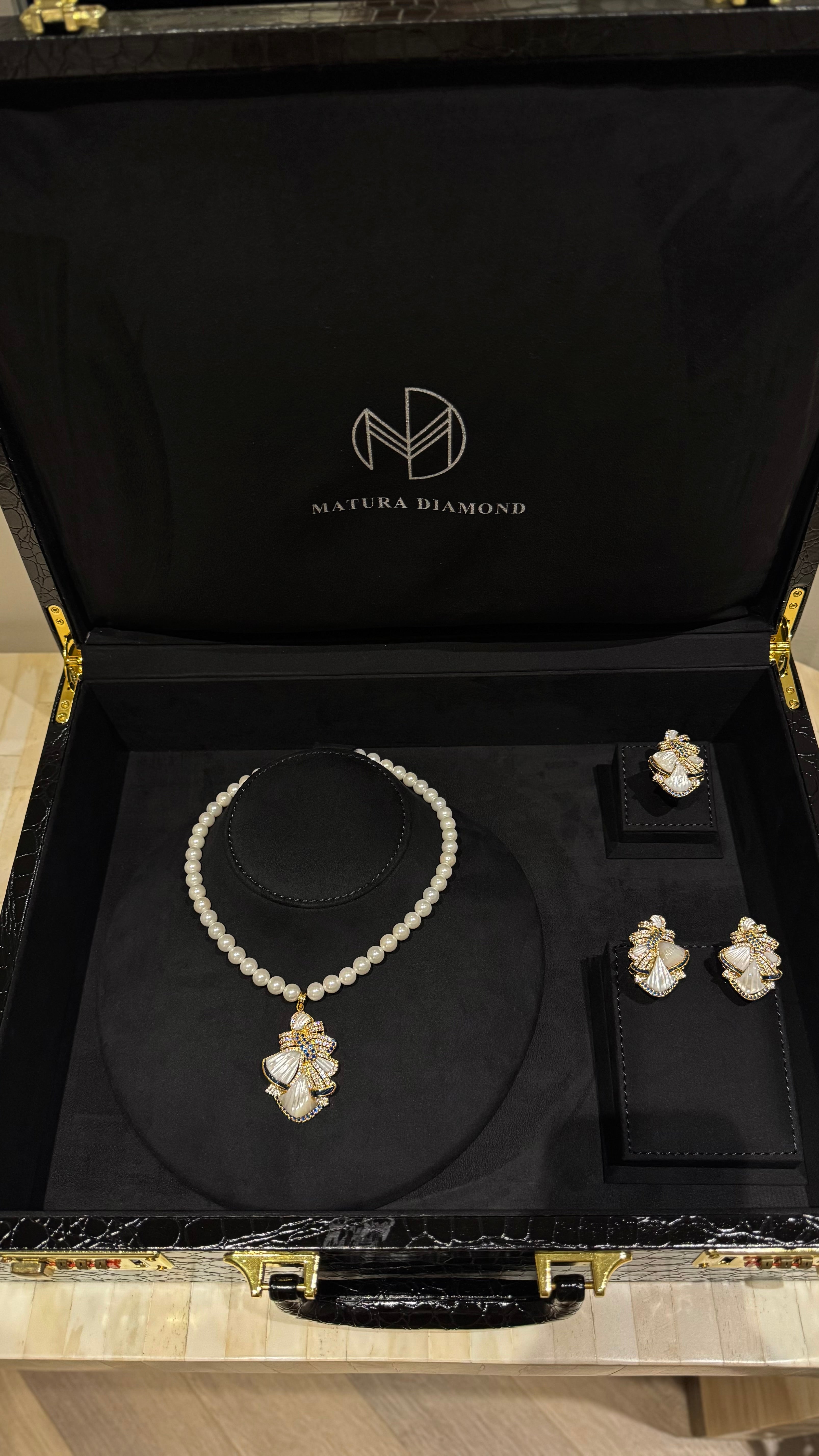 VINTAGE NO.2 | BLUE & SILVER & PEARLS