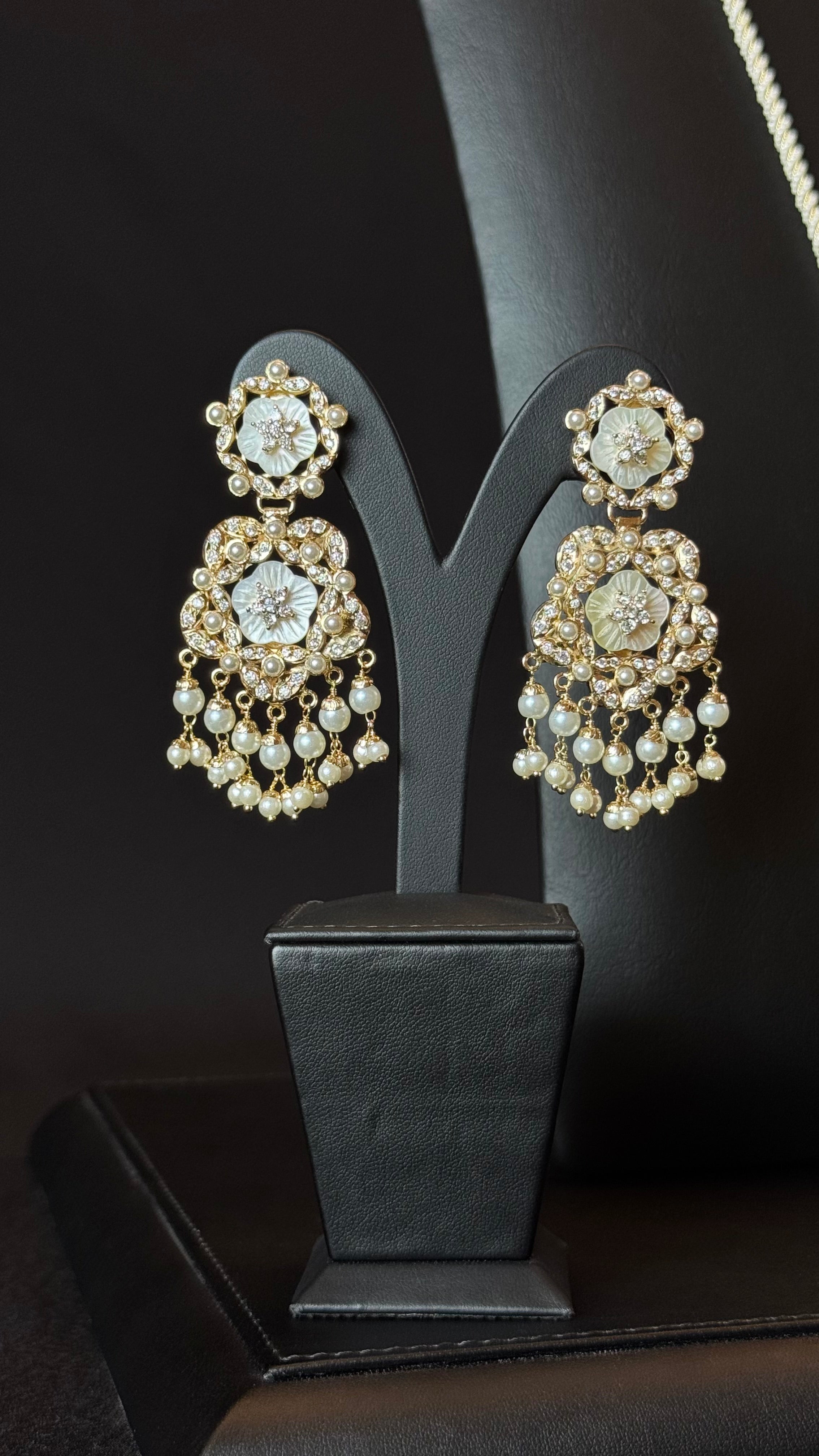 NO.020 | PEARLS & WHITE & GOLDEN