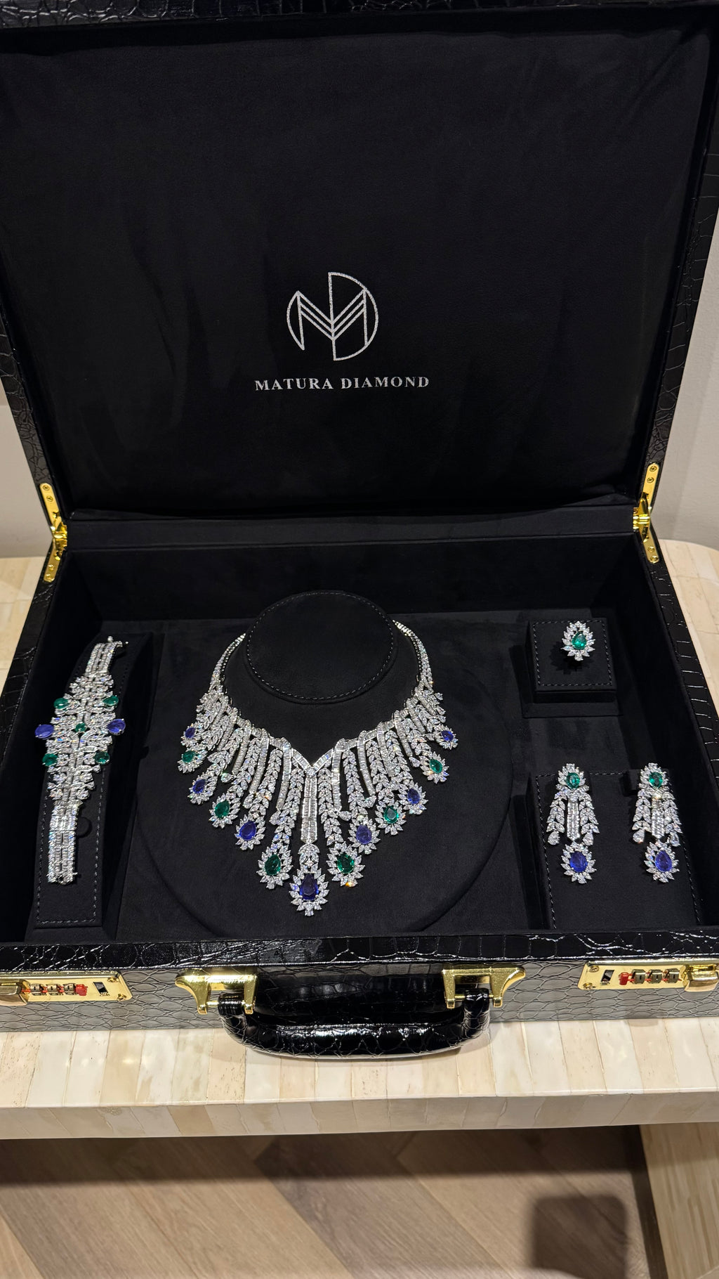 ALKUWAITAT | BLUE & GREEN