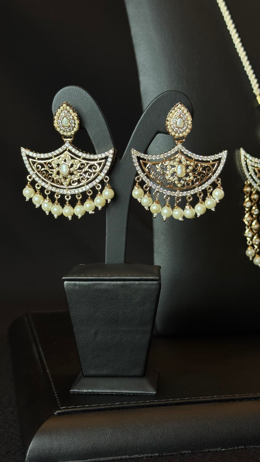 NO.028 | PEARLS & GOLDEN