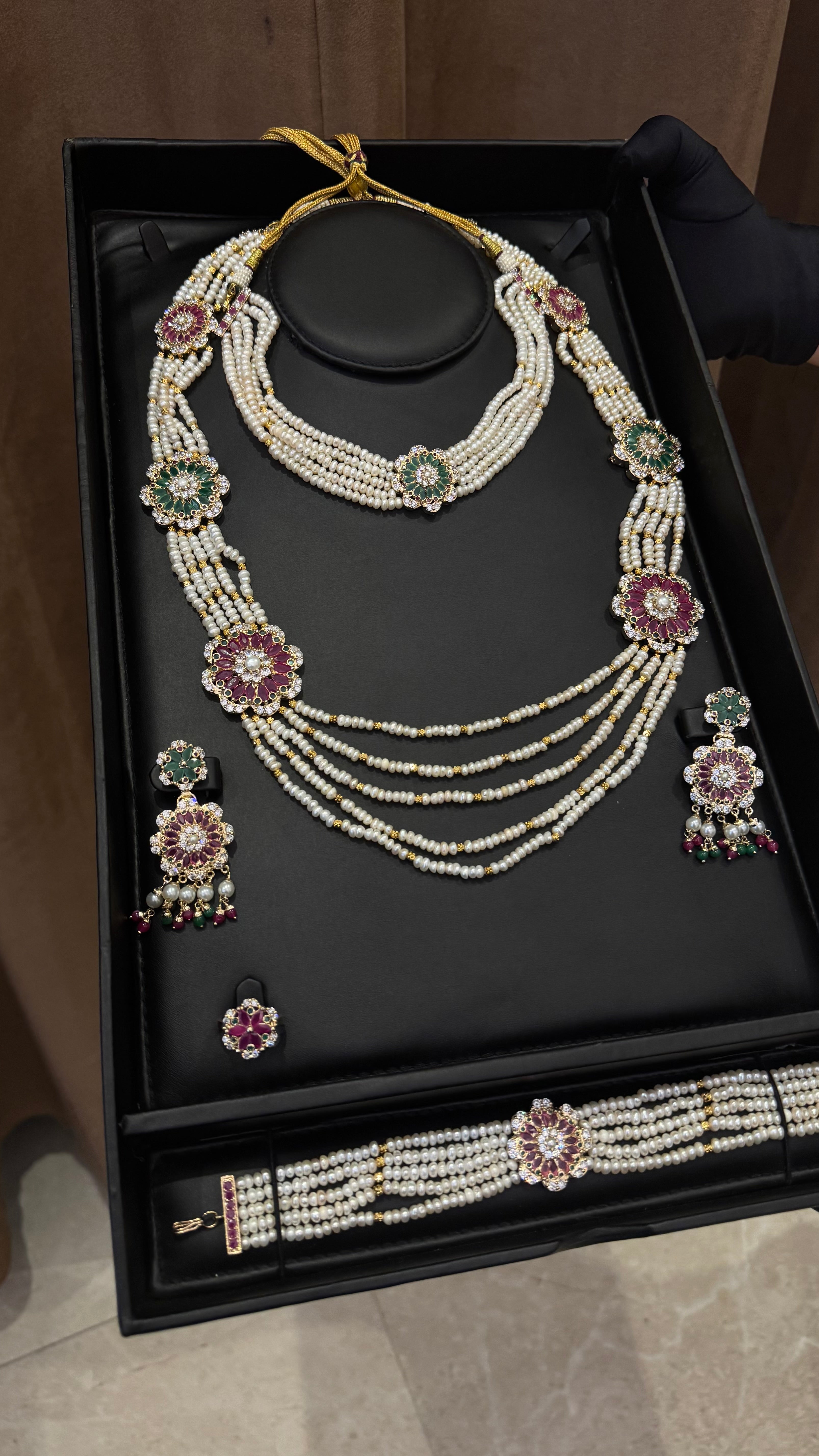 NO.00 | PEARLS & GOLDEN