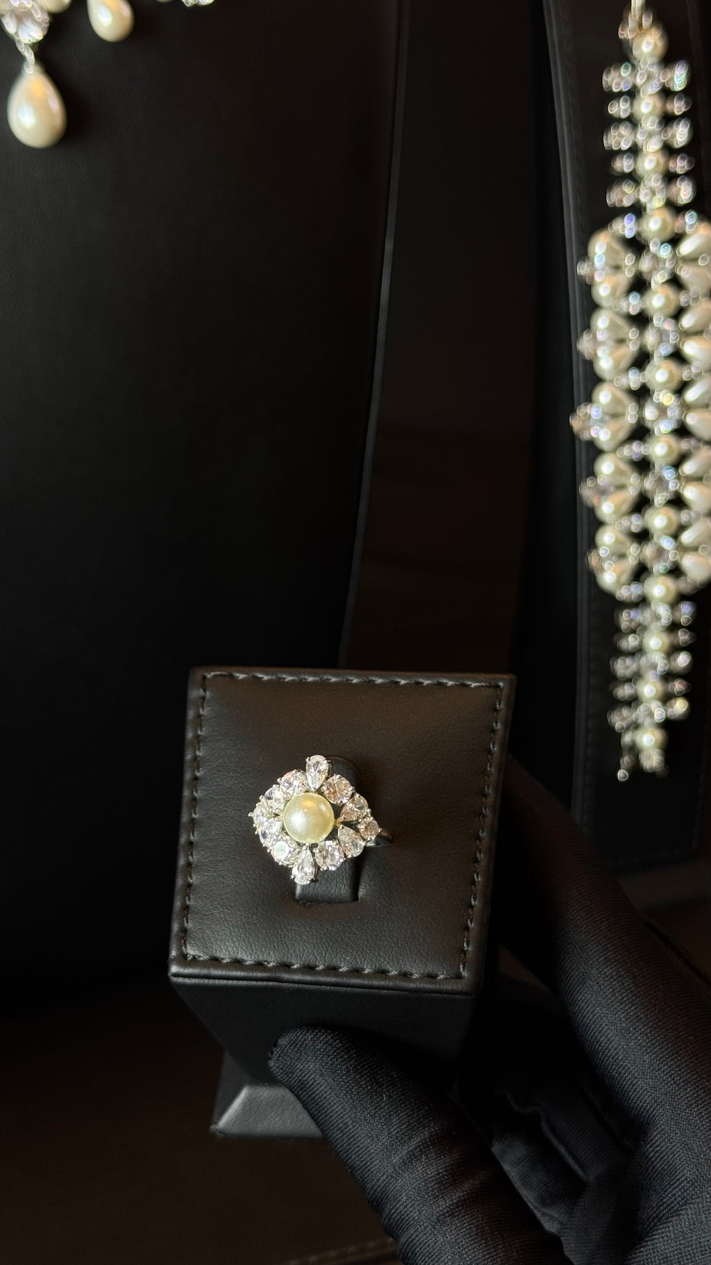 ALREEM | WHITE & PEARLS