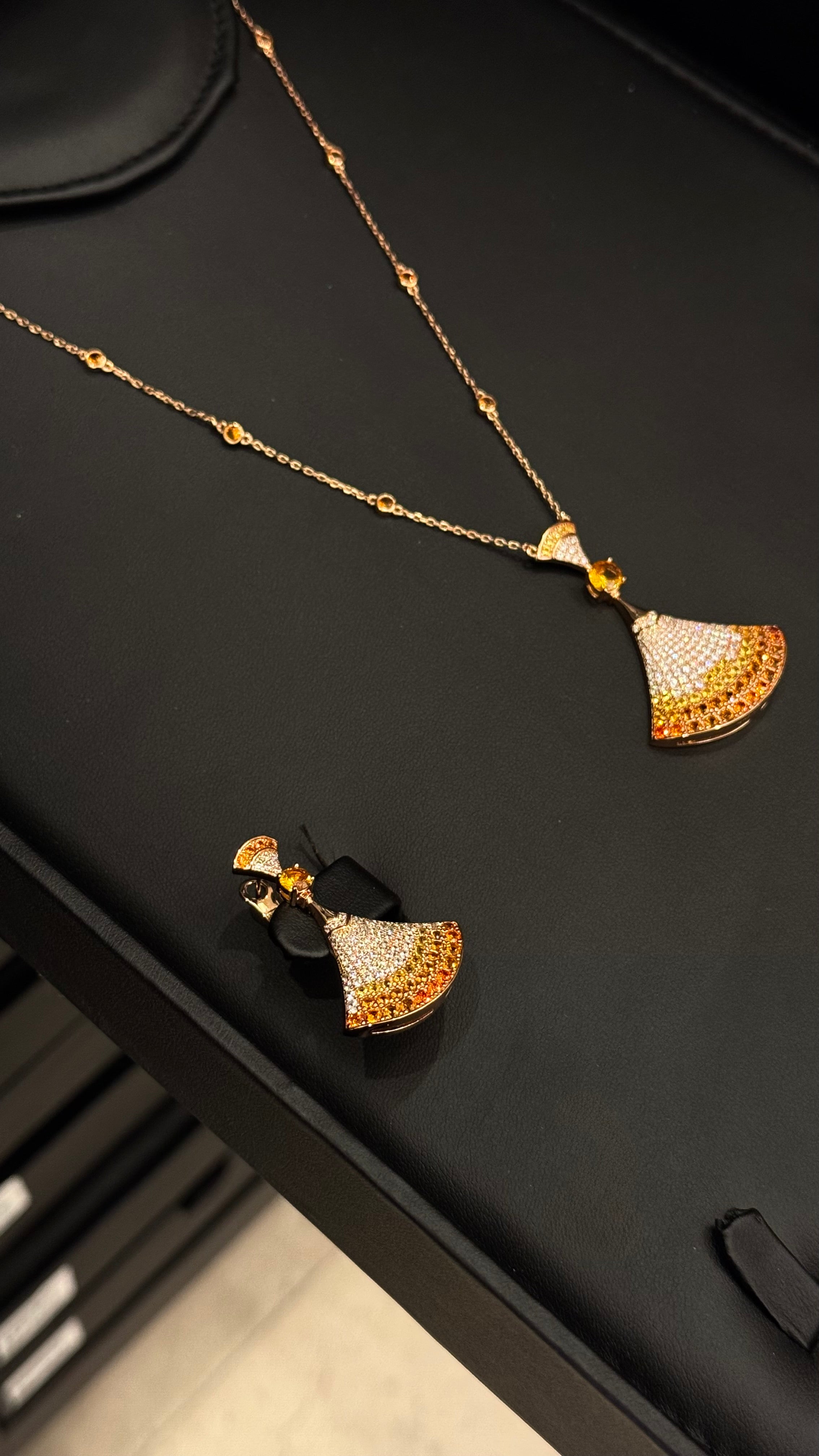 BEE | ORANGE & R GOLDEN