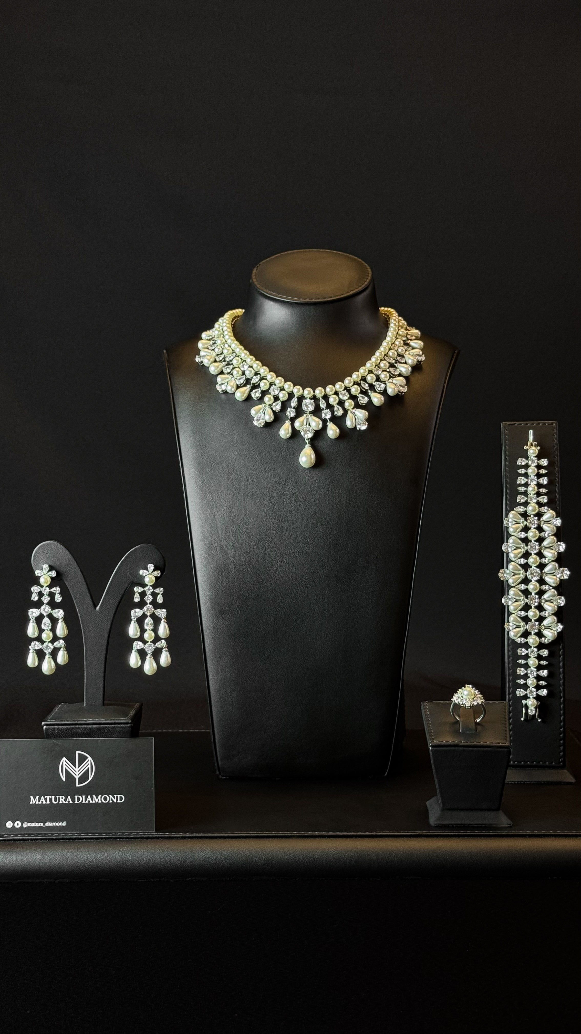 ALREEM | WHITE & PEARLS