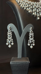 ALMARR | PEARLS & BLACK