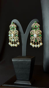 NO.19 | PEARLS & GREEN