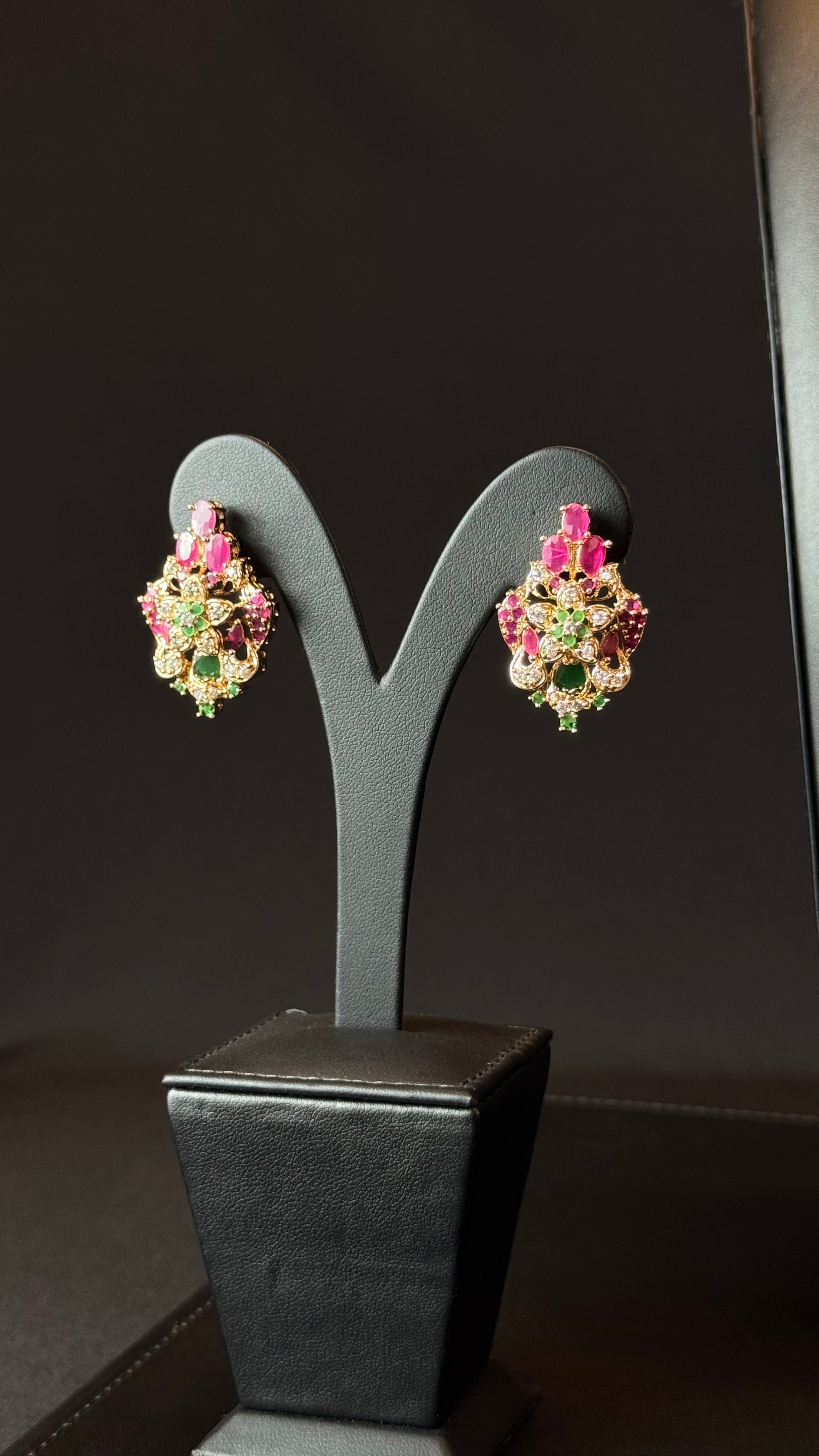 NO.015 | RED & GOLDEN