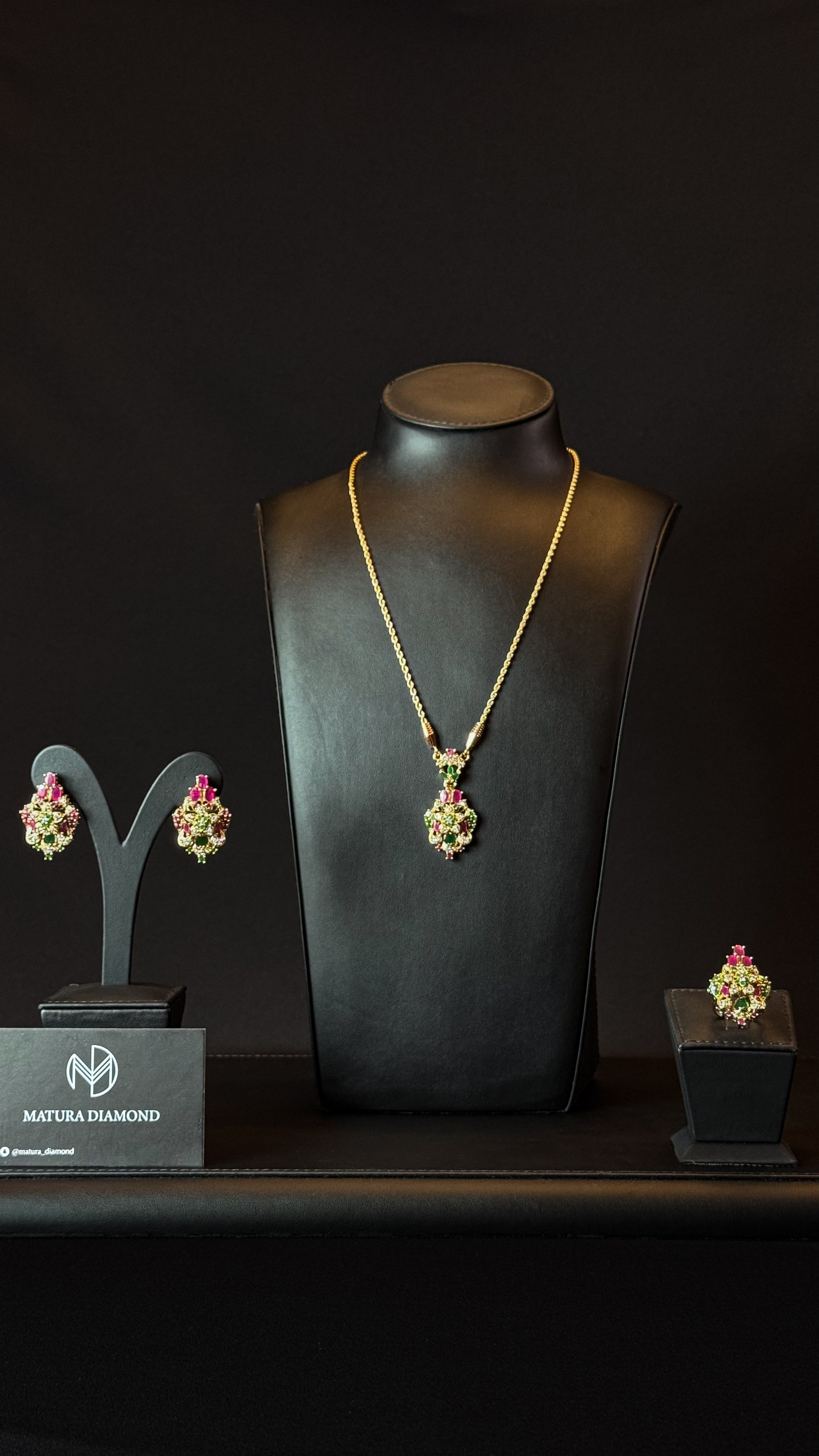 NO.015 | RED & GOLDEN