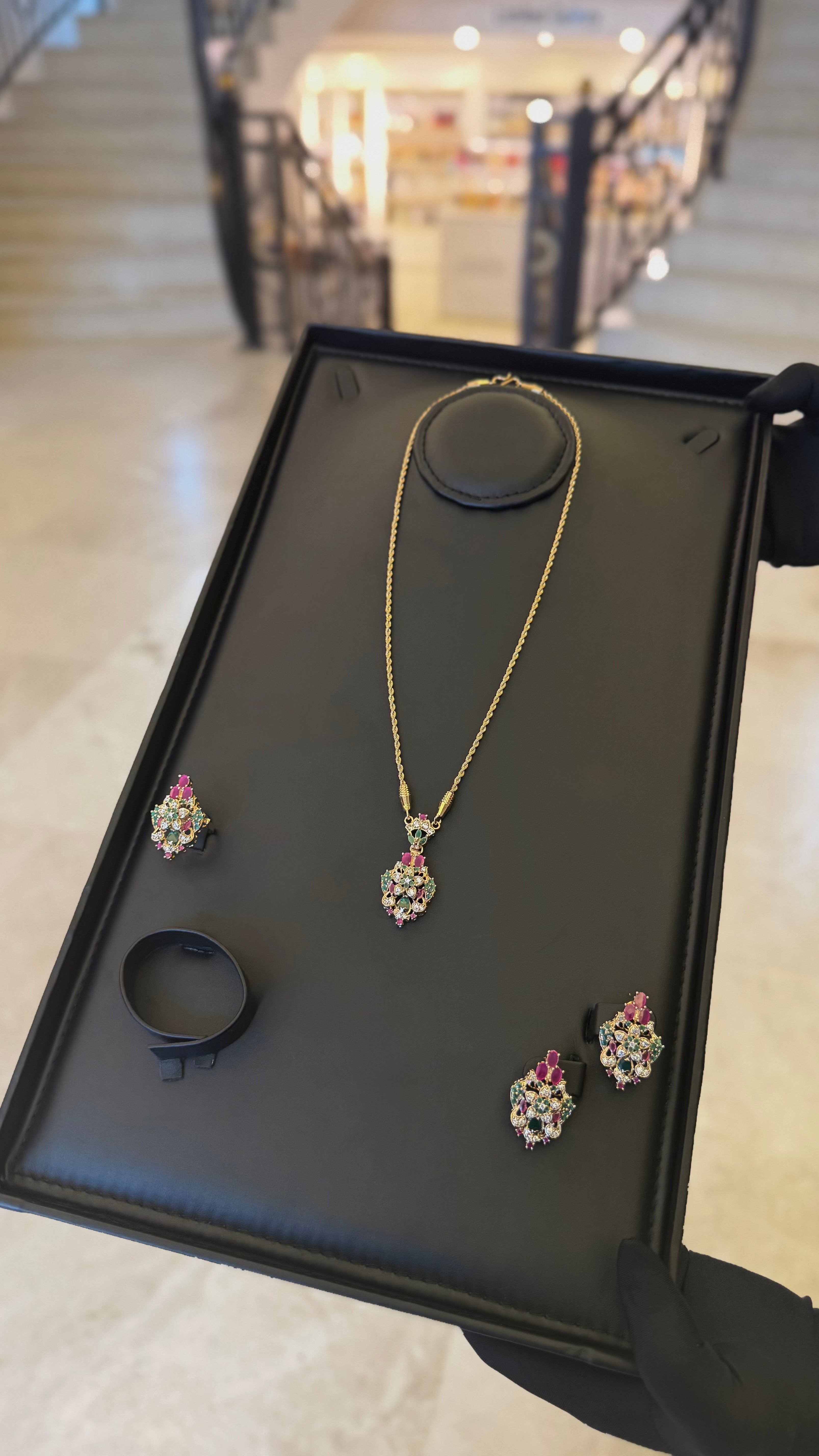 NO.015 | RED & GOLDEN