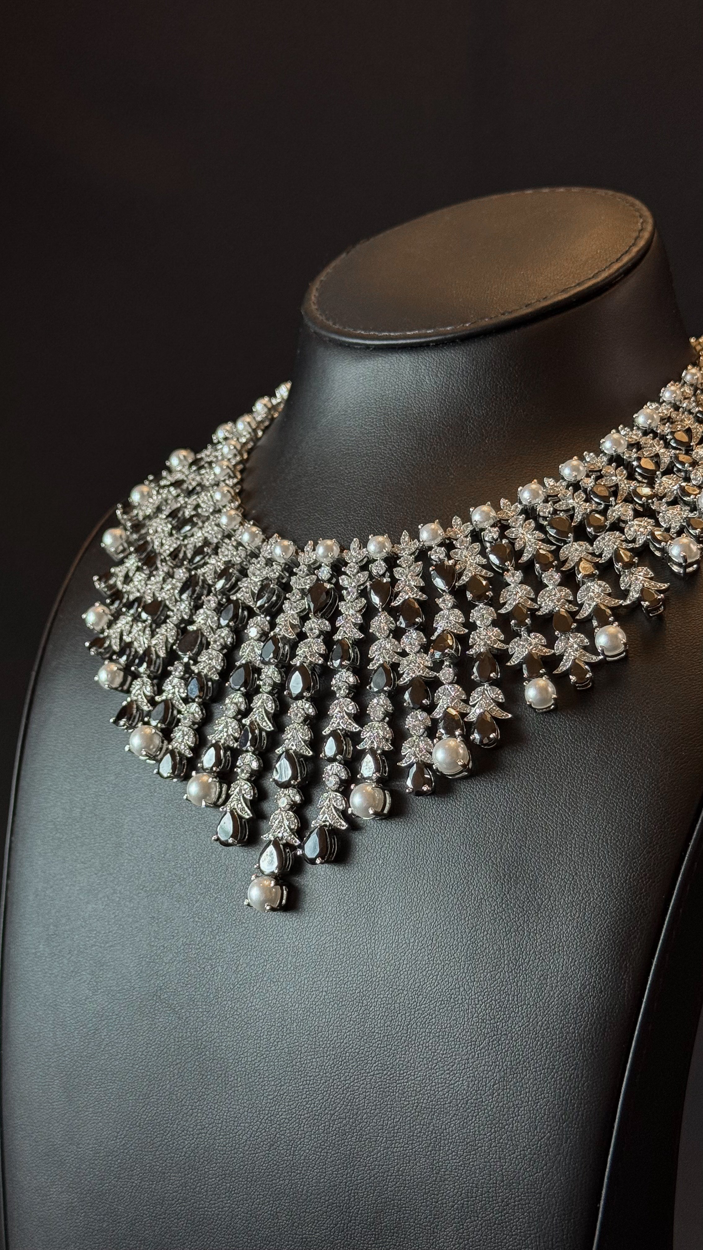 ALMARR | PEARLS & BLACK