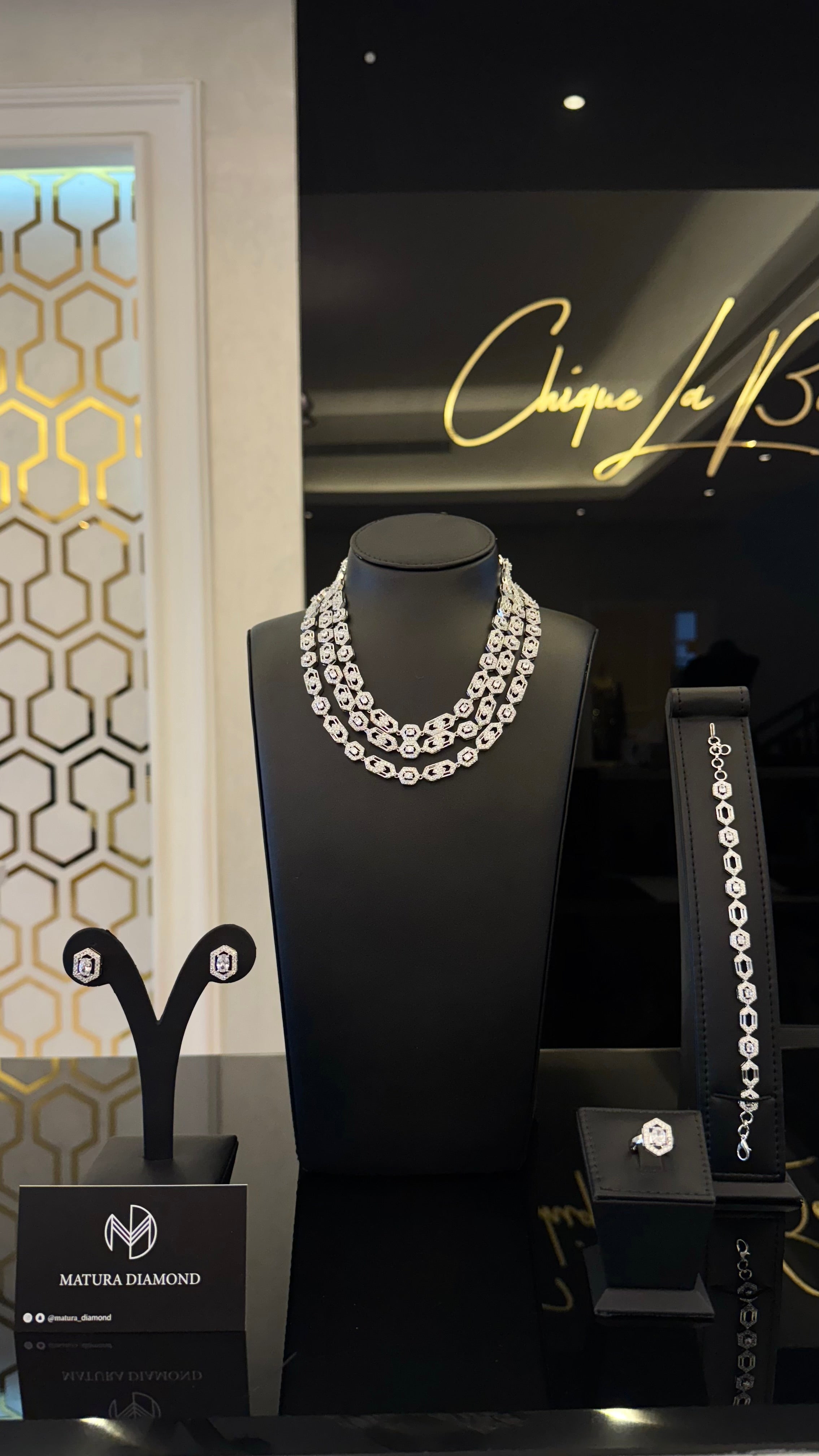 ALRAMTHA | LINES & WHITE