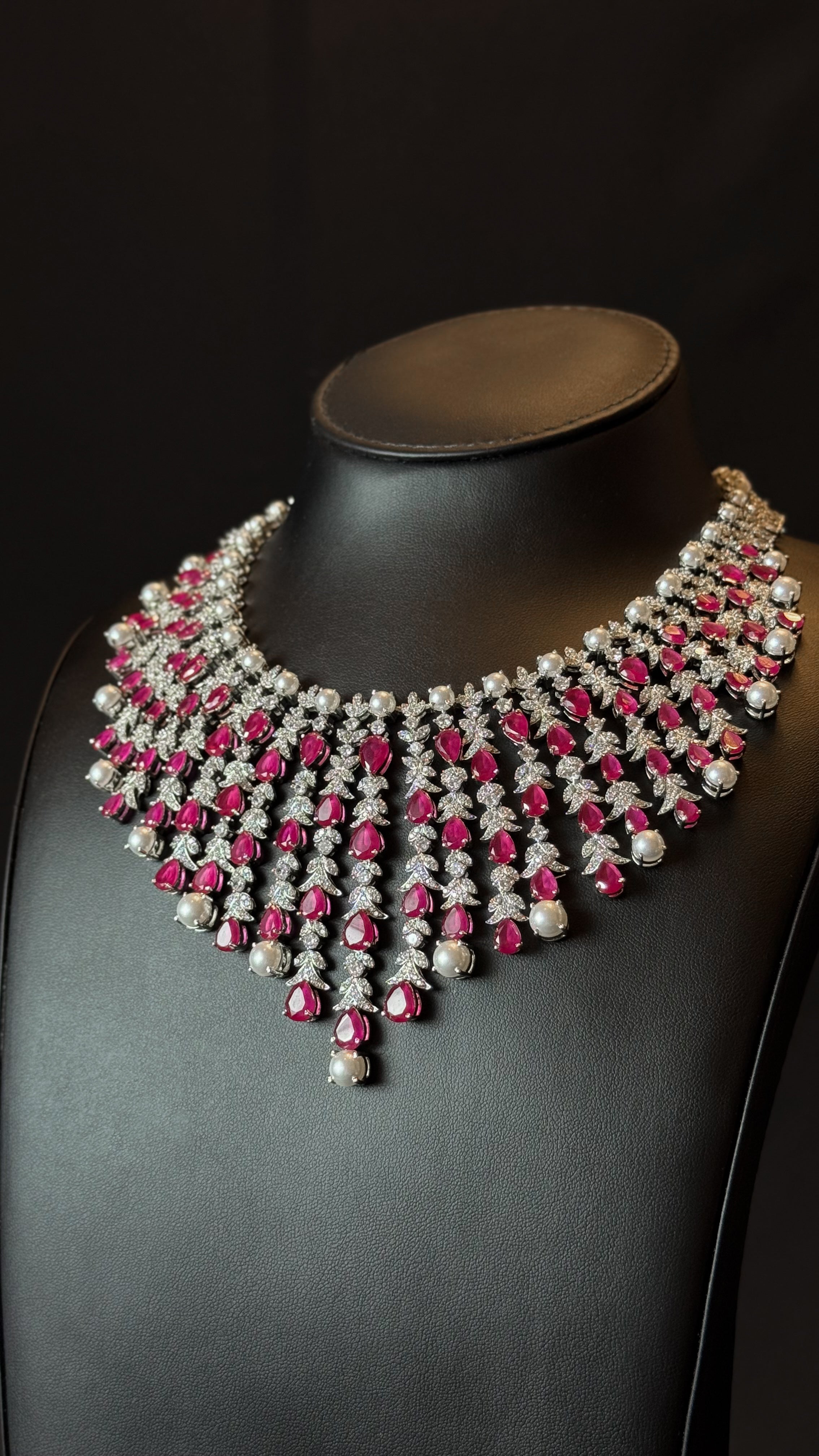 ALMARR | PEARLS & RED