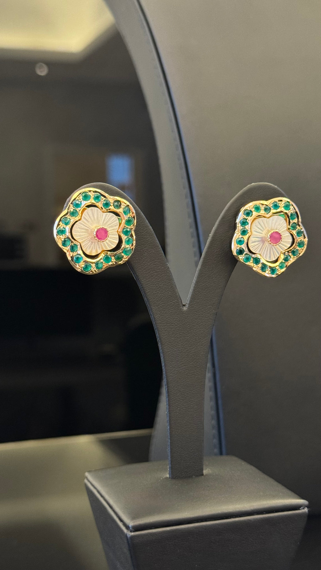 NO.031 | PEARLS & GOLDEN