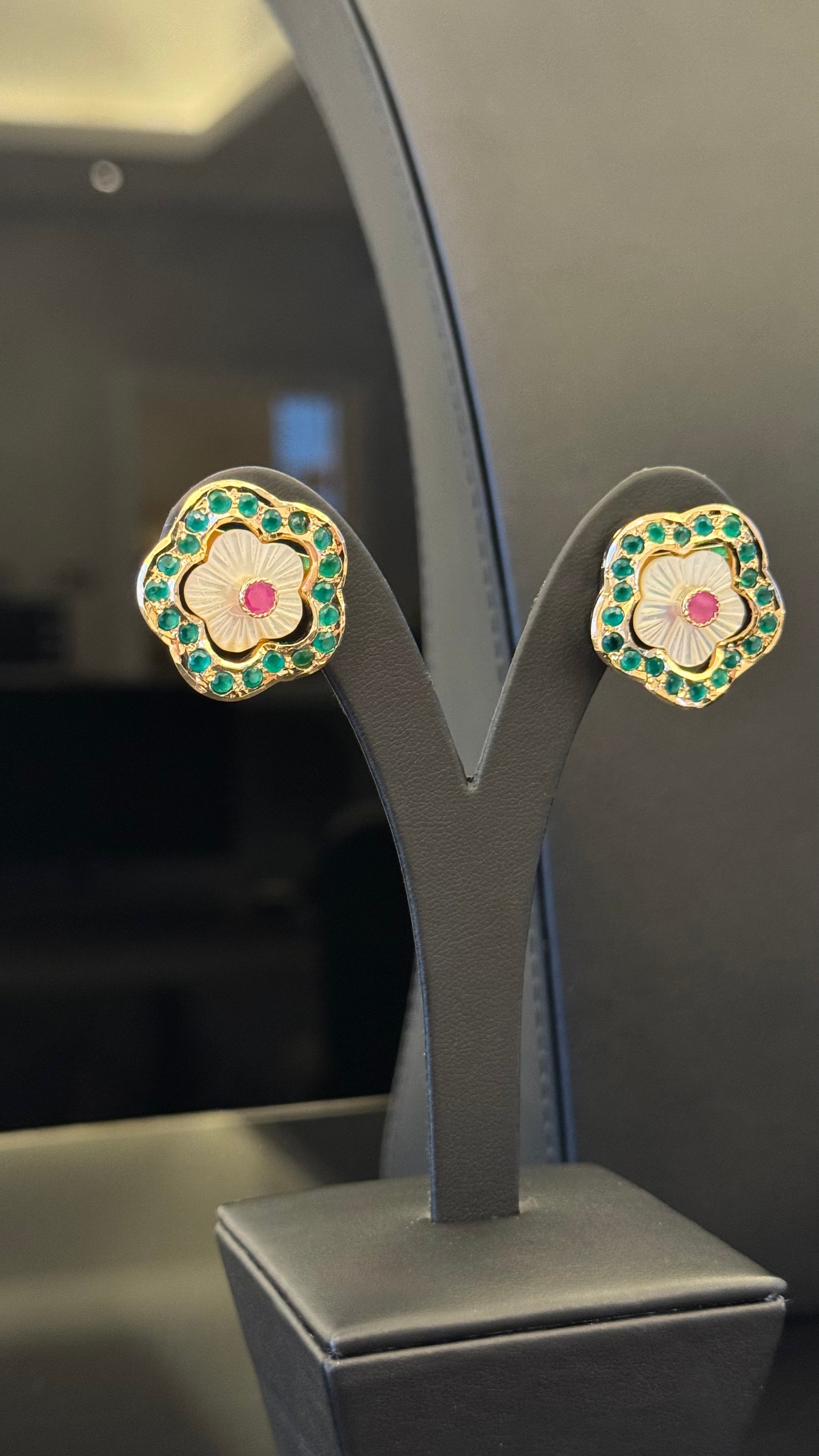 NO.031 | PEARLS & GOLDEN