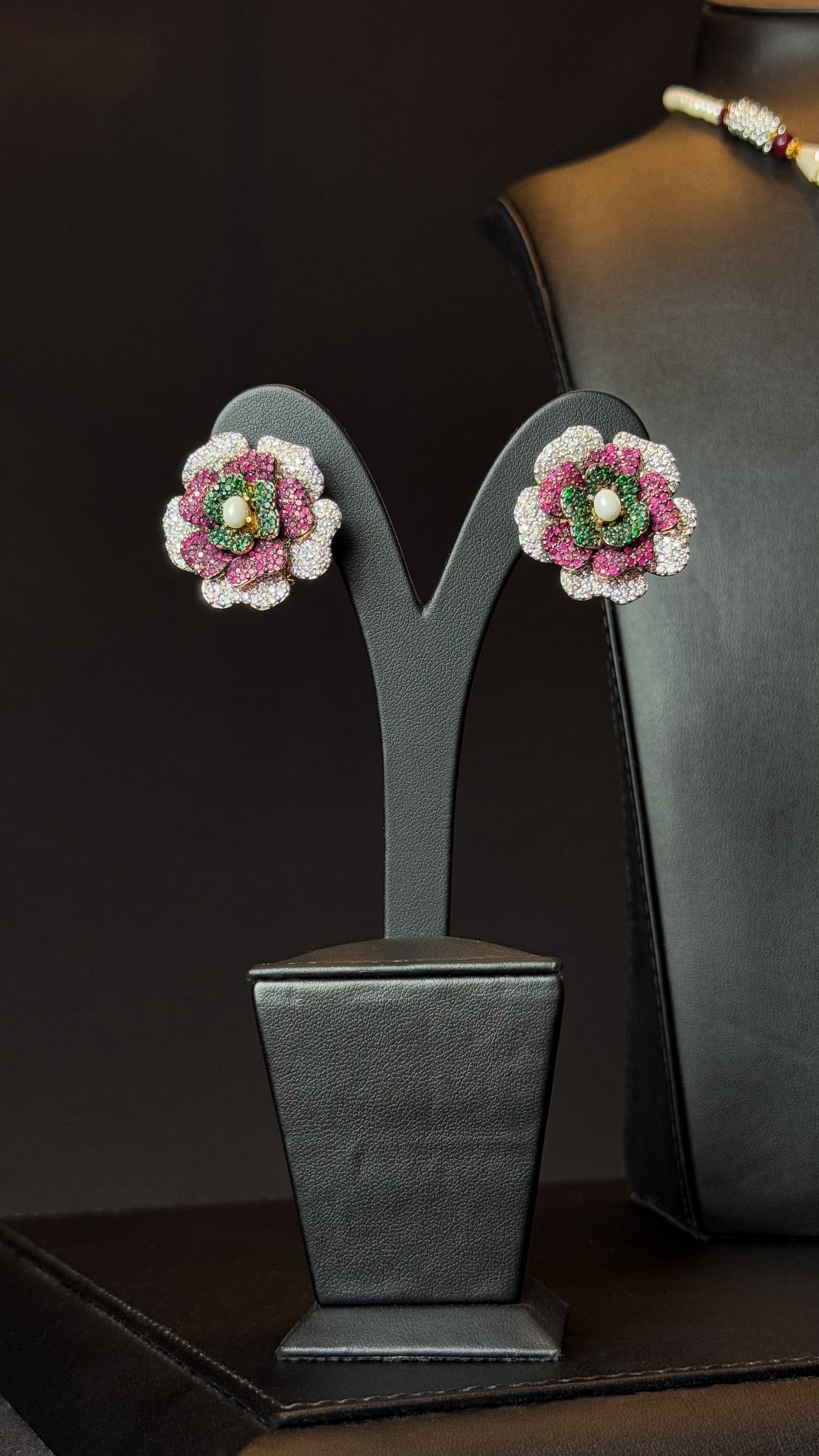 009 | FLOWER & SILVER & RED