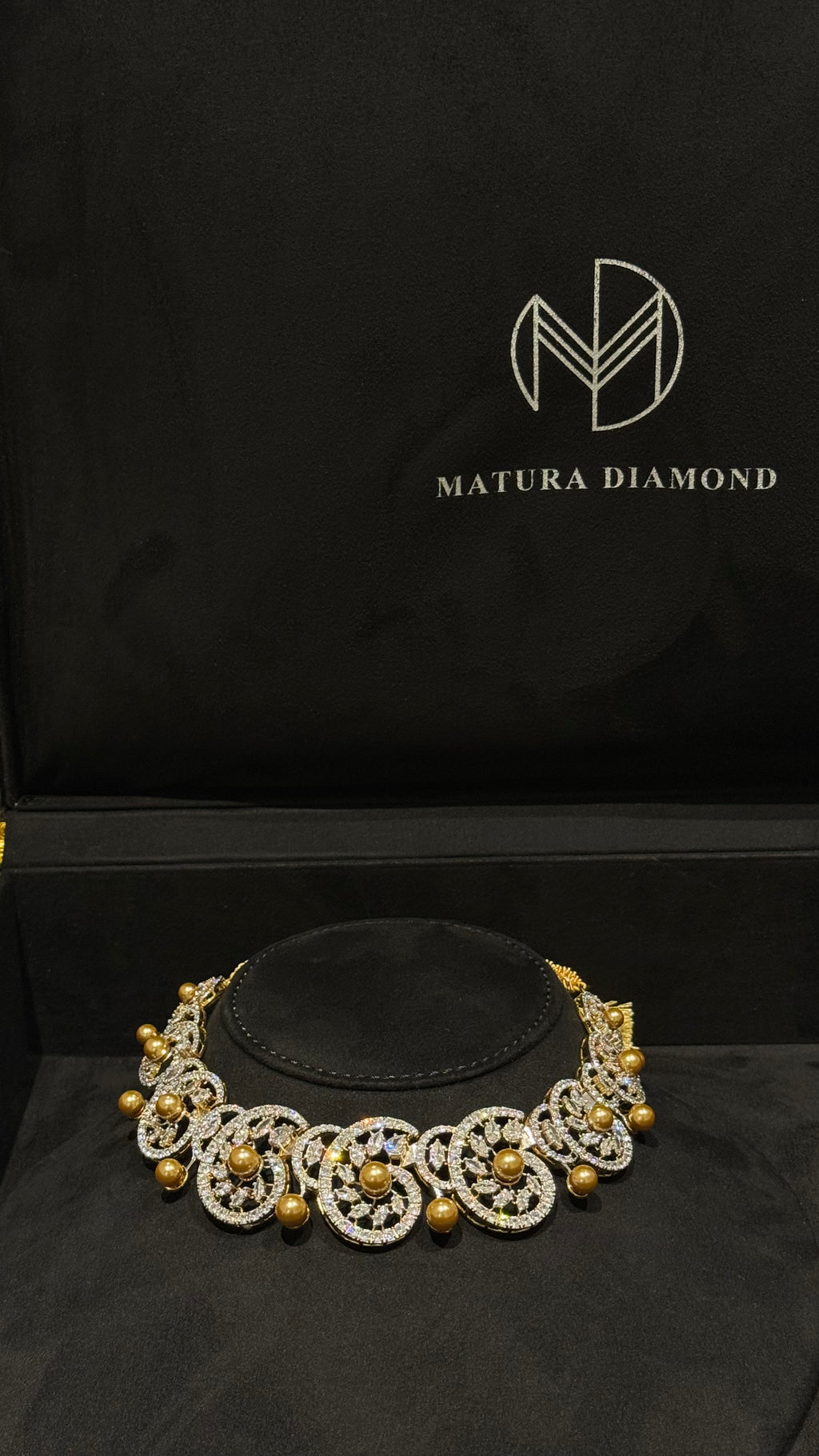 042 | SILVER & PEARLS