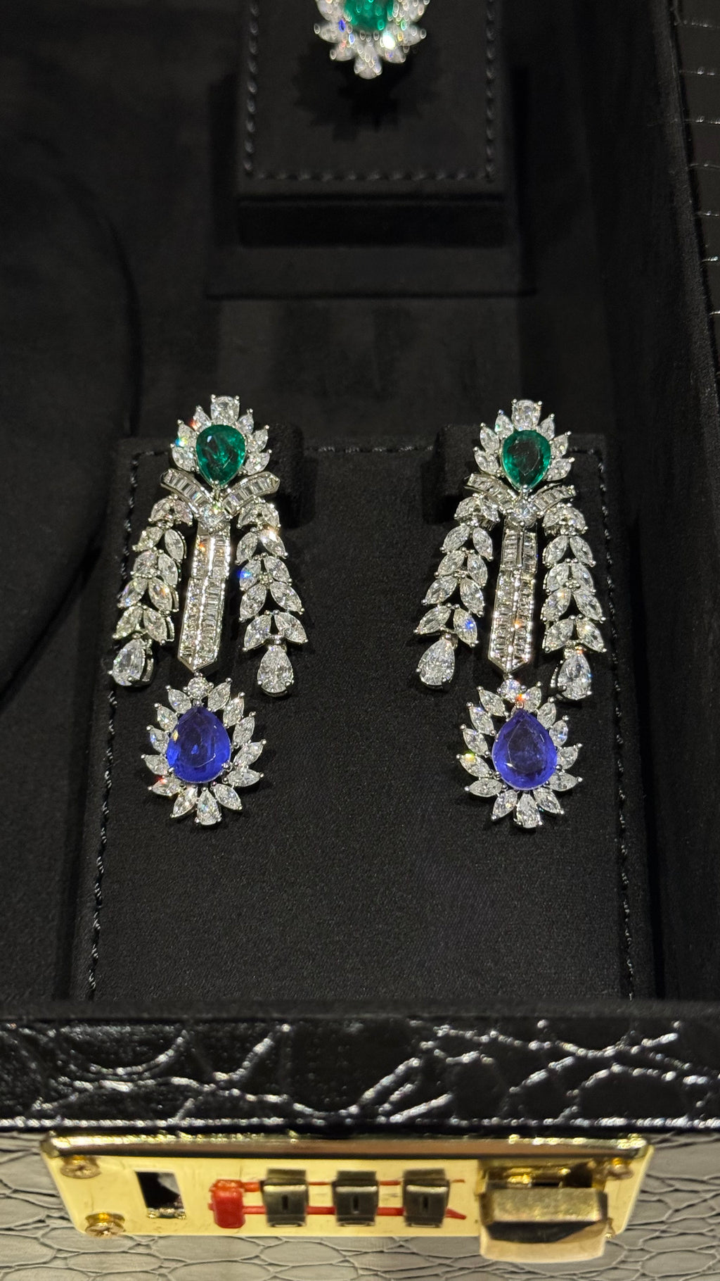 ALKUWAITAT | BLUE & GREEN