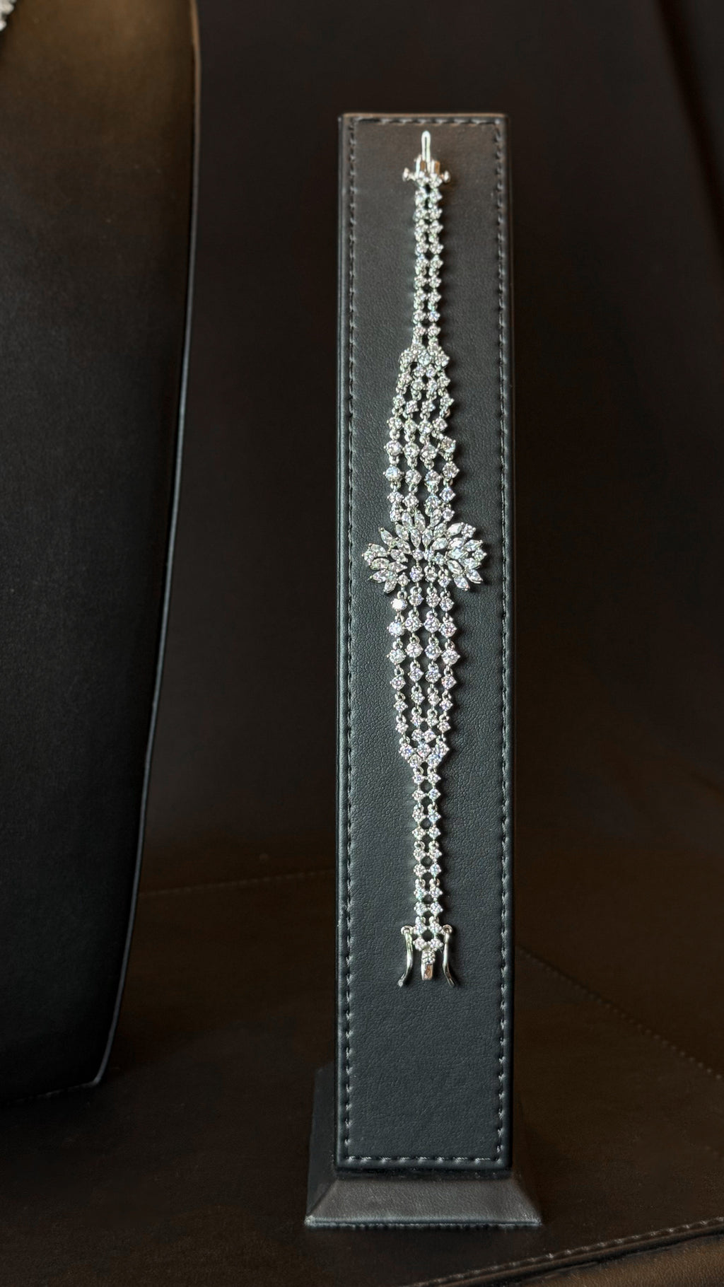 RIQA | WHITE