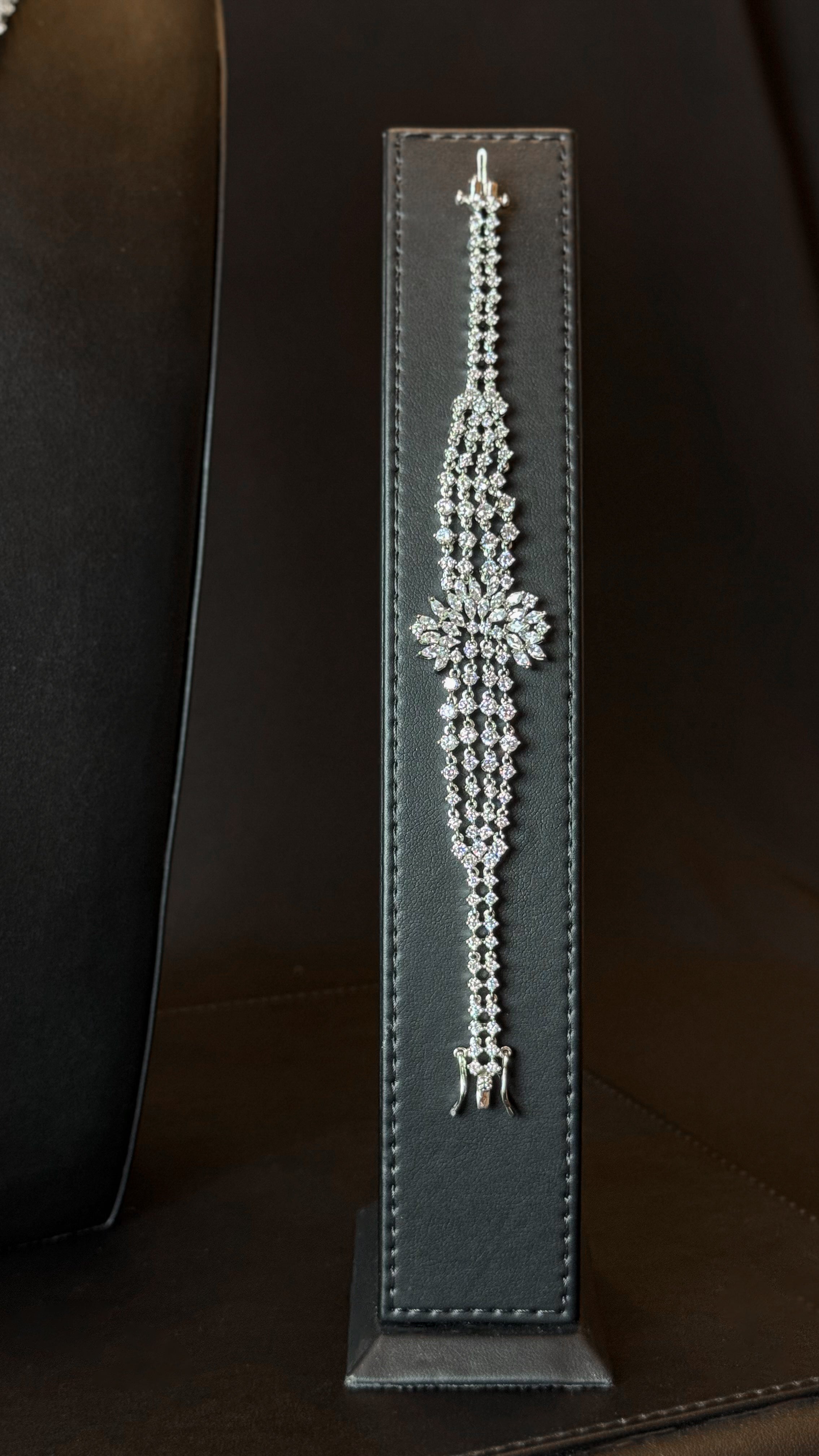 RIQA | WHITE