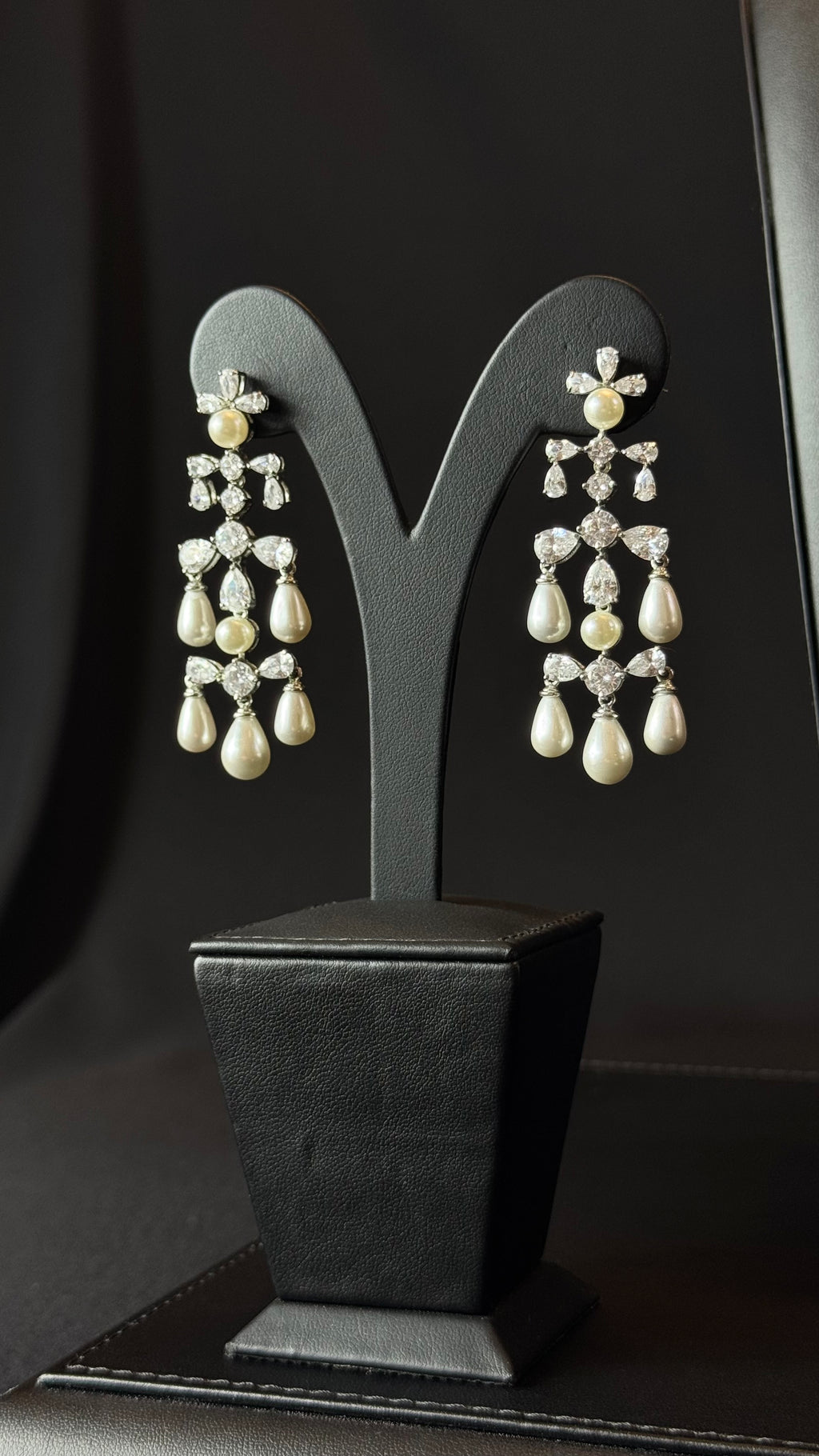 ALREEM | WHITE & PEARLS