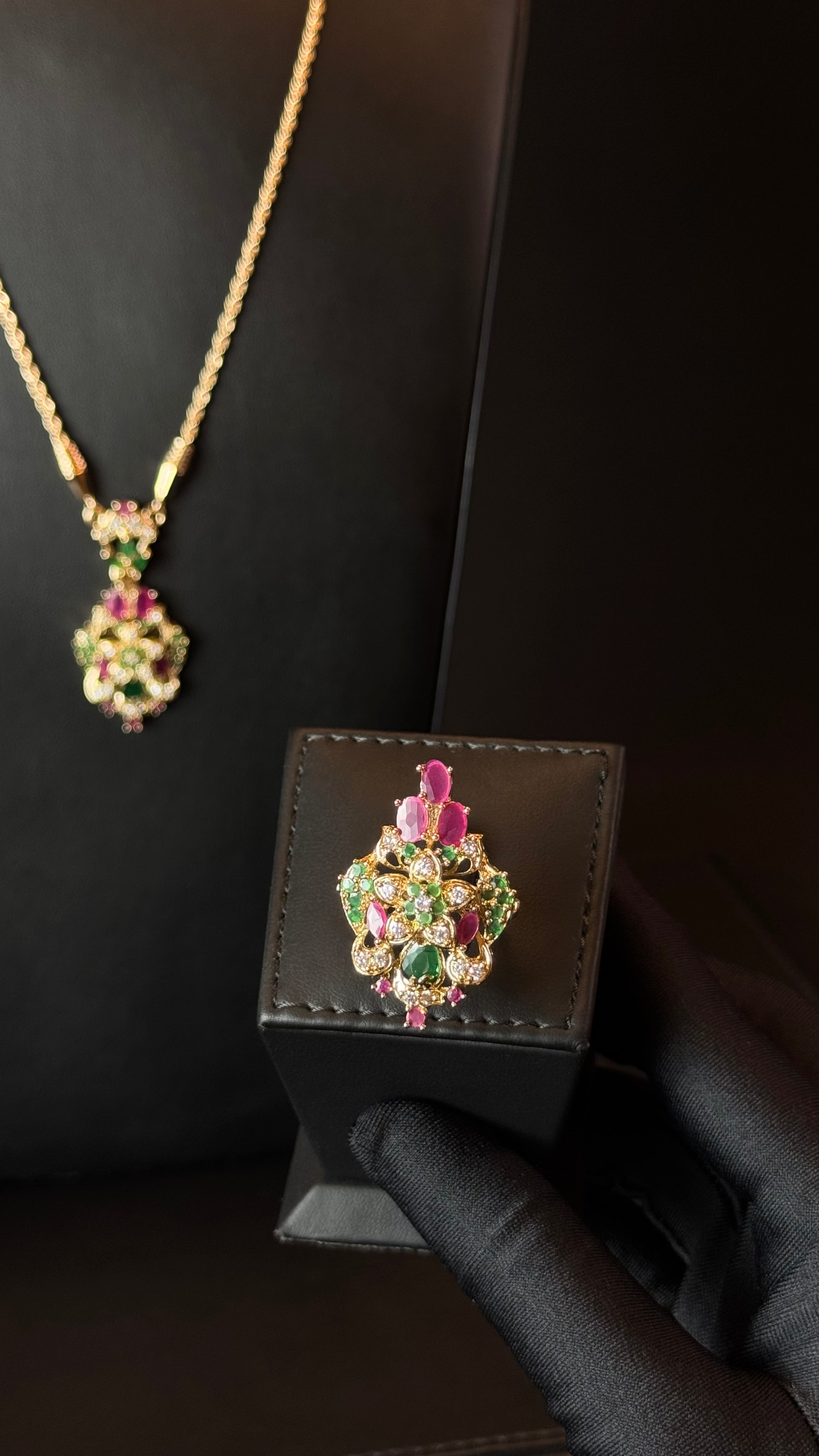 NO.015 | RED & GOLDEN