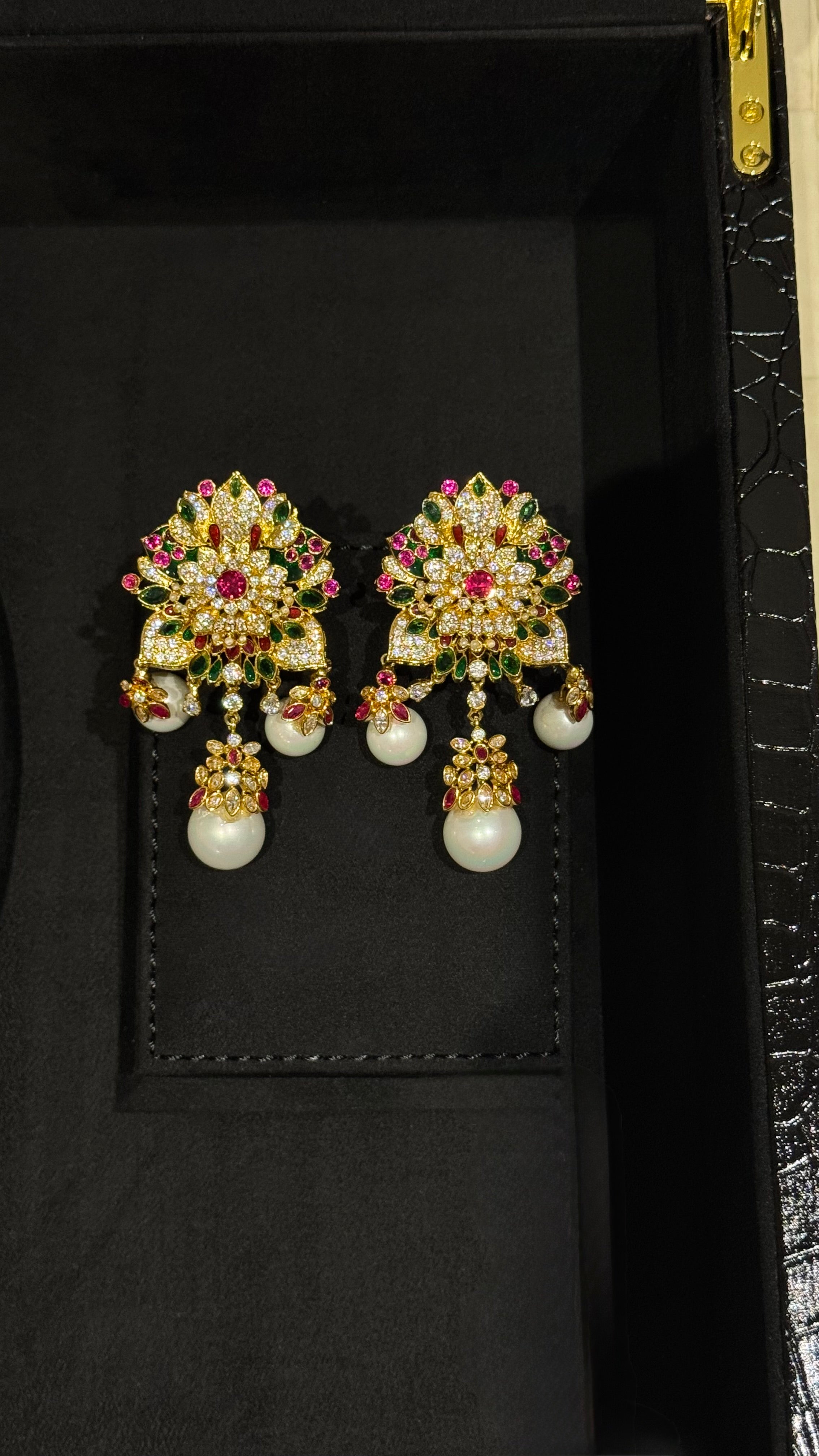 039 | SILVER & PEARLS