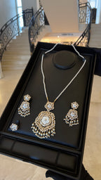 NO.020 | PEARLS & WHITE & GOLDEN