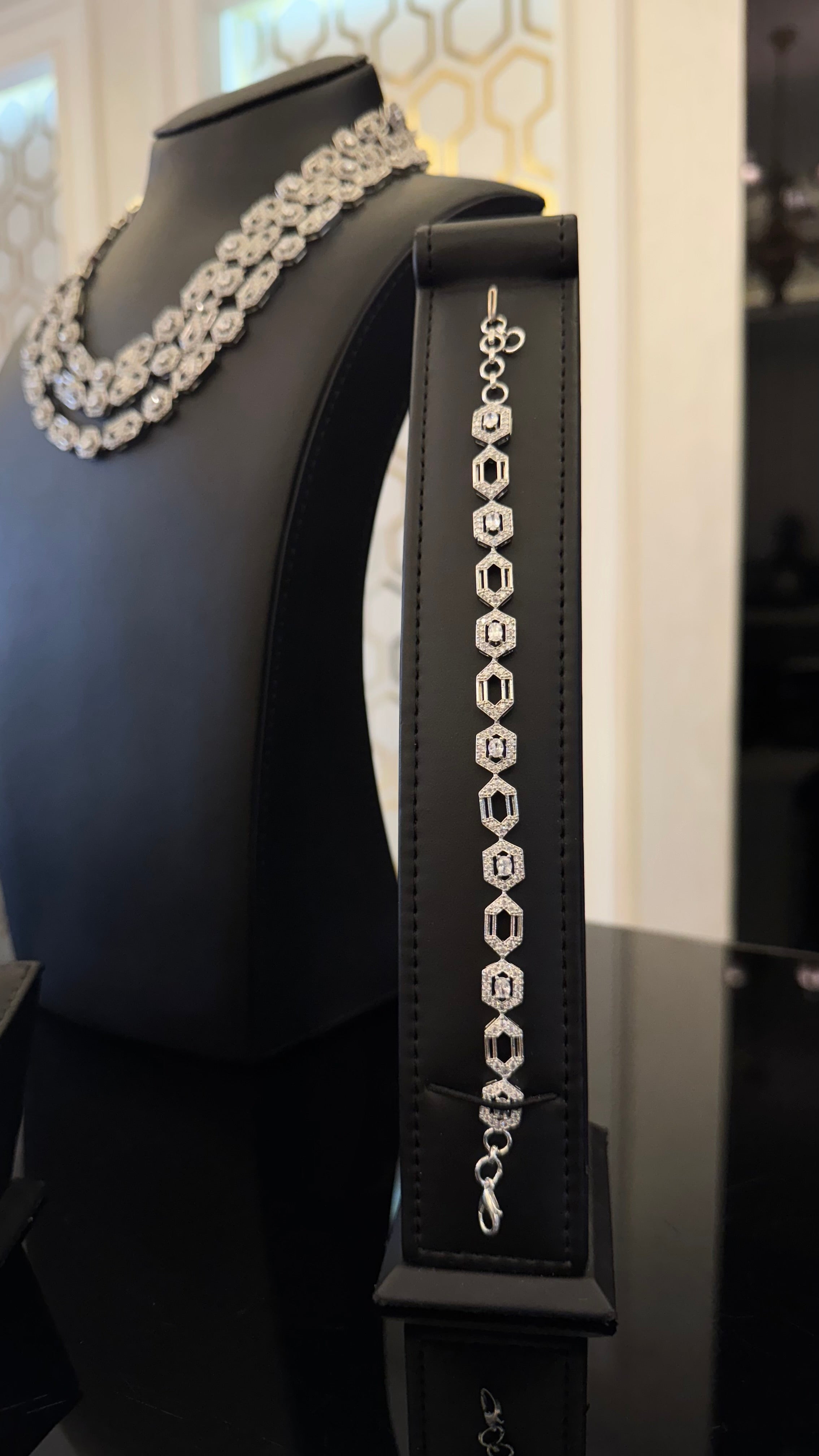 ALRAMTHA | LINES & WHITE