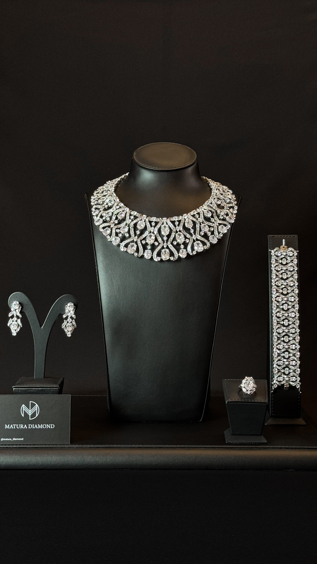MUWAFJAH | WHITE