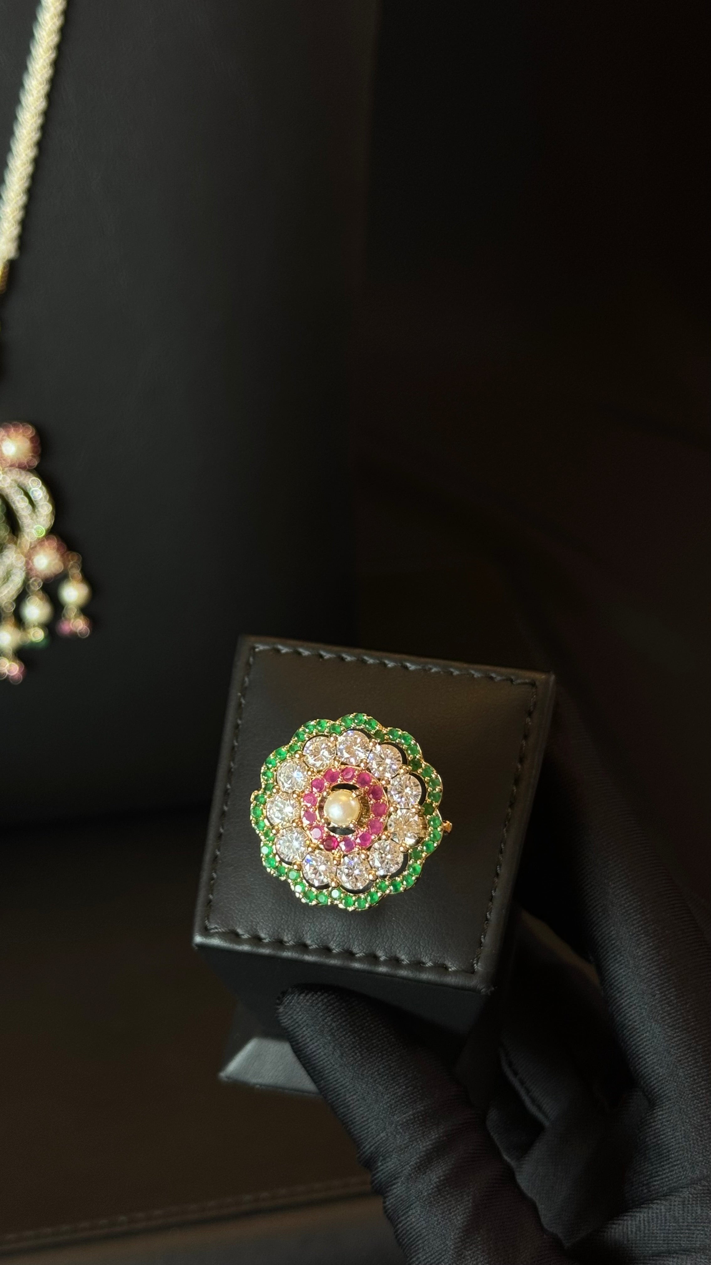 NO.027 | PEARLS & GOLDEN