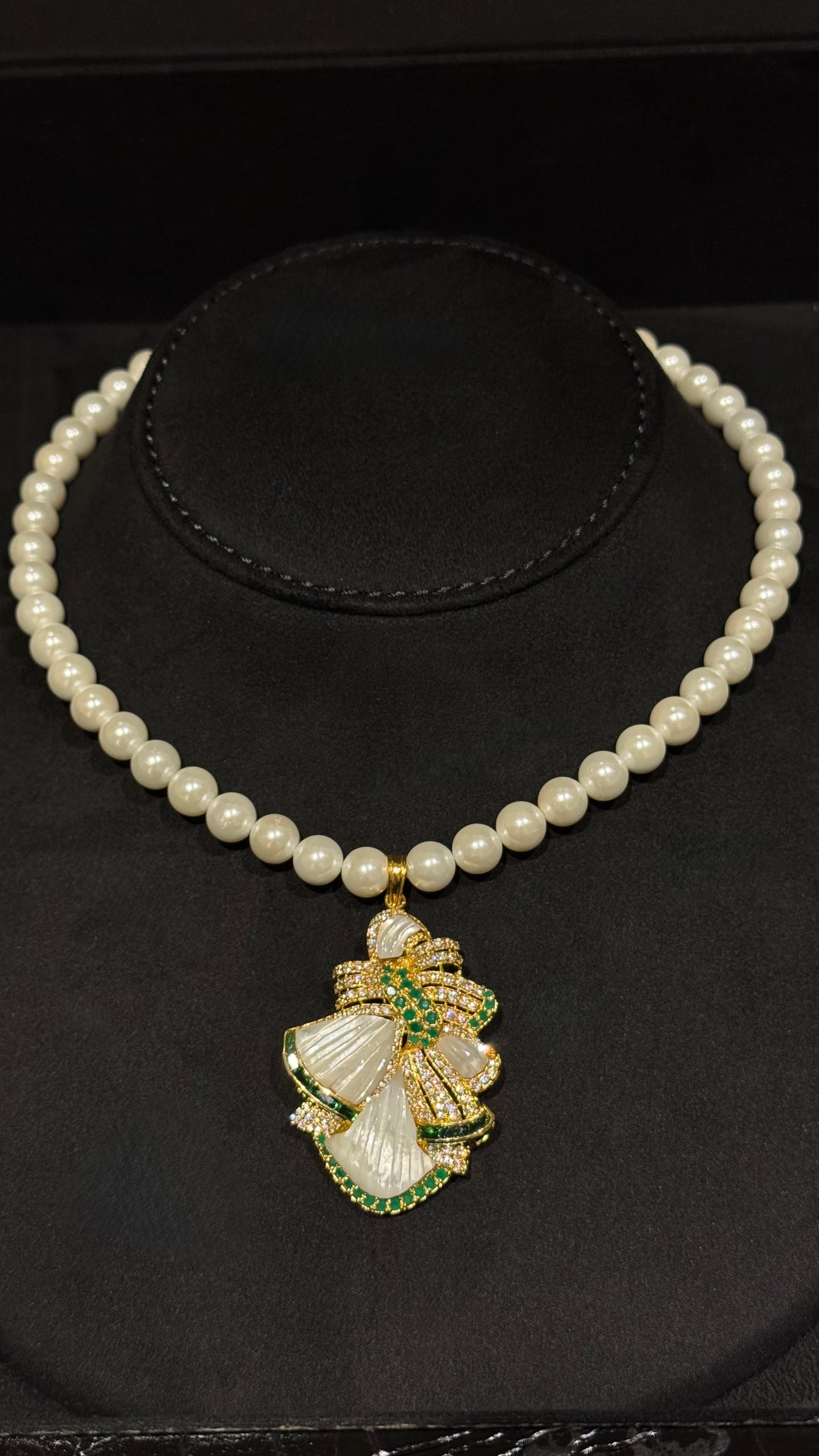 VINTAGE NO.2 | GREEN & SILVER & PEARLS