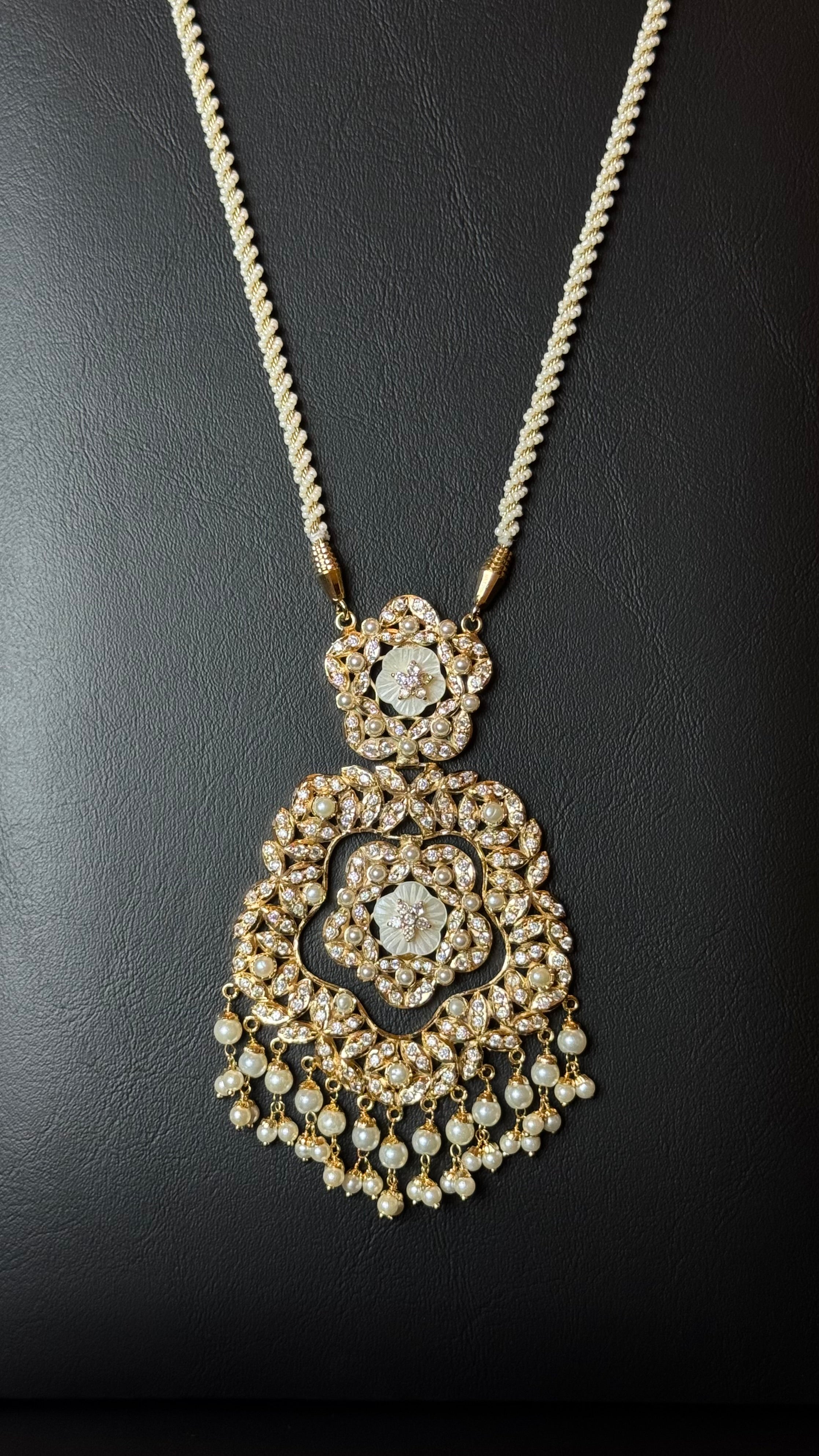 NO.020 | PEARLS & WHITE & GOLDEN