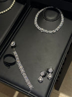 CHOKER WRD | PEARLS