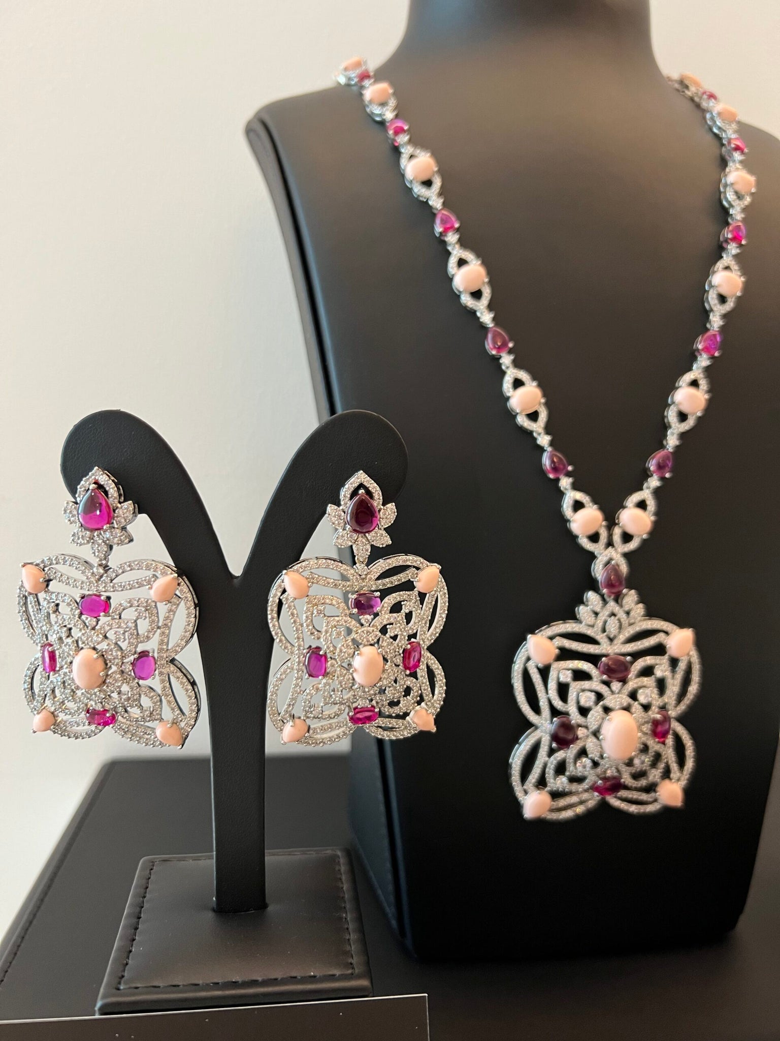 SHAIKHA | PINK