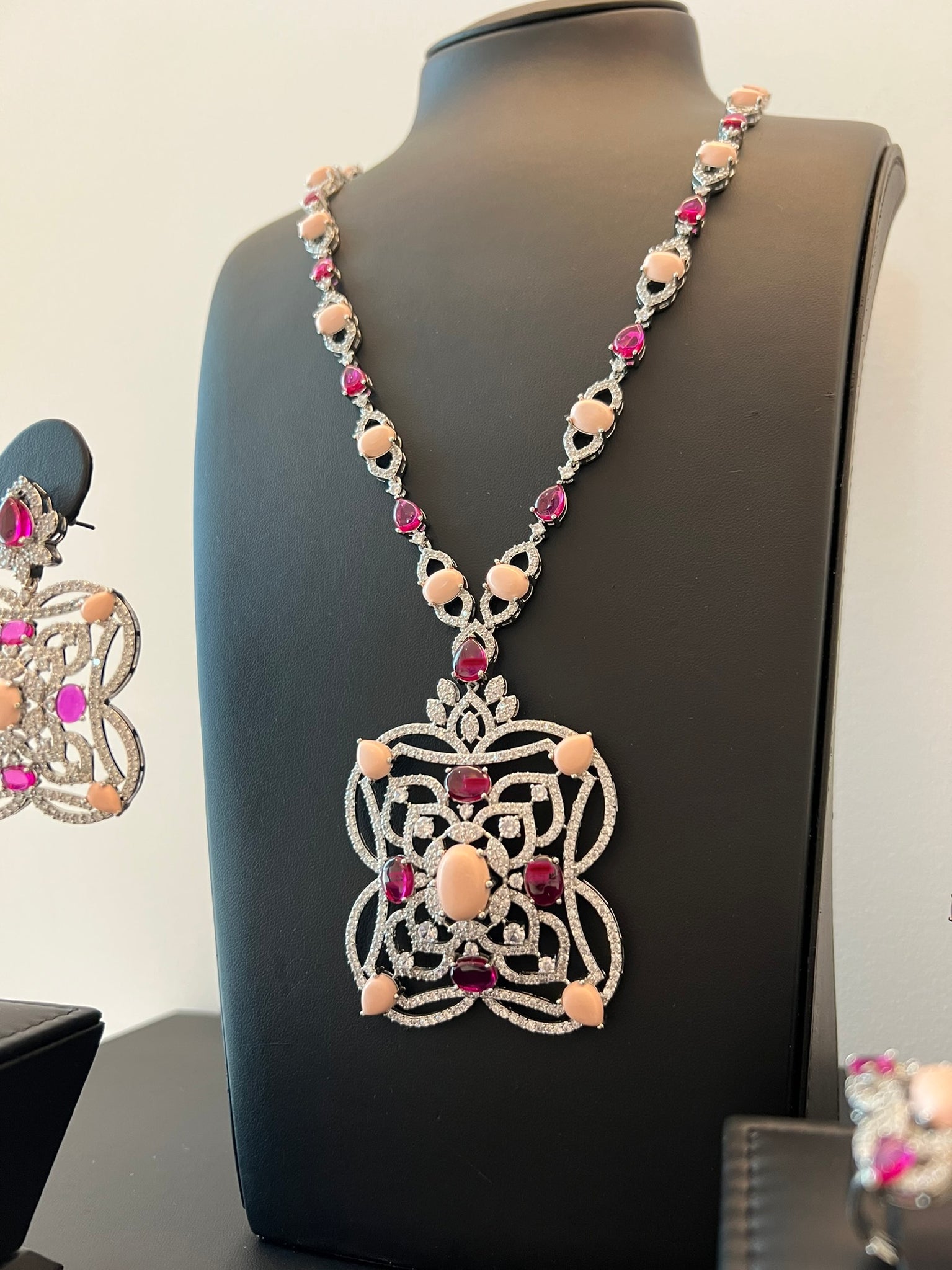 SHAIKHA | PINK