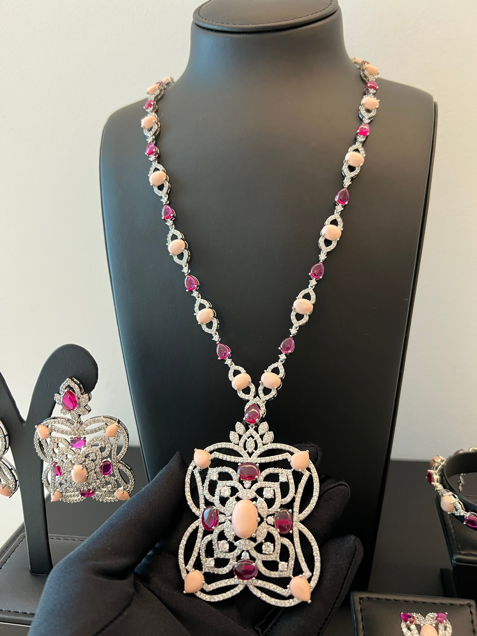 SHAIKHA | PINK