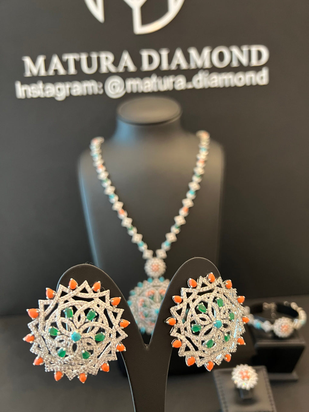 KALTHAM | ORANGE & GREEN